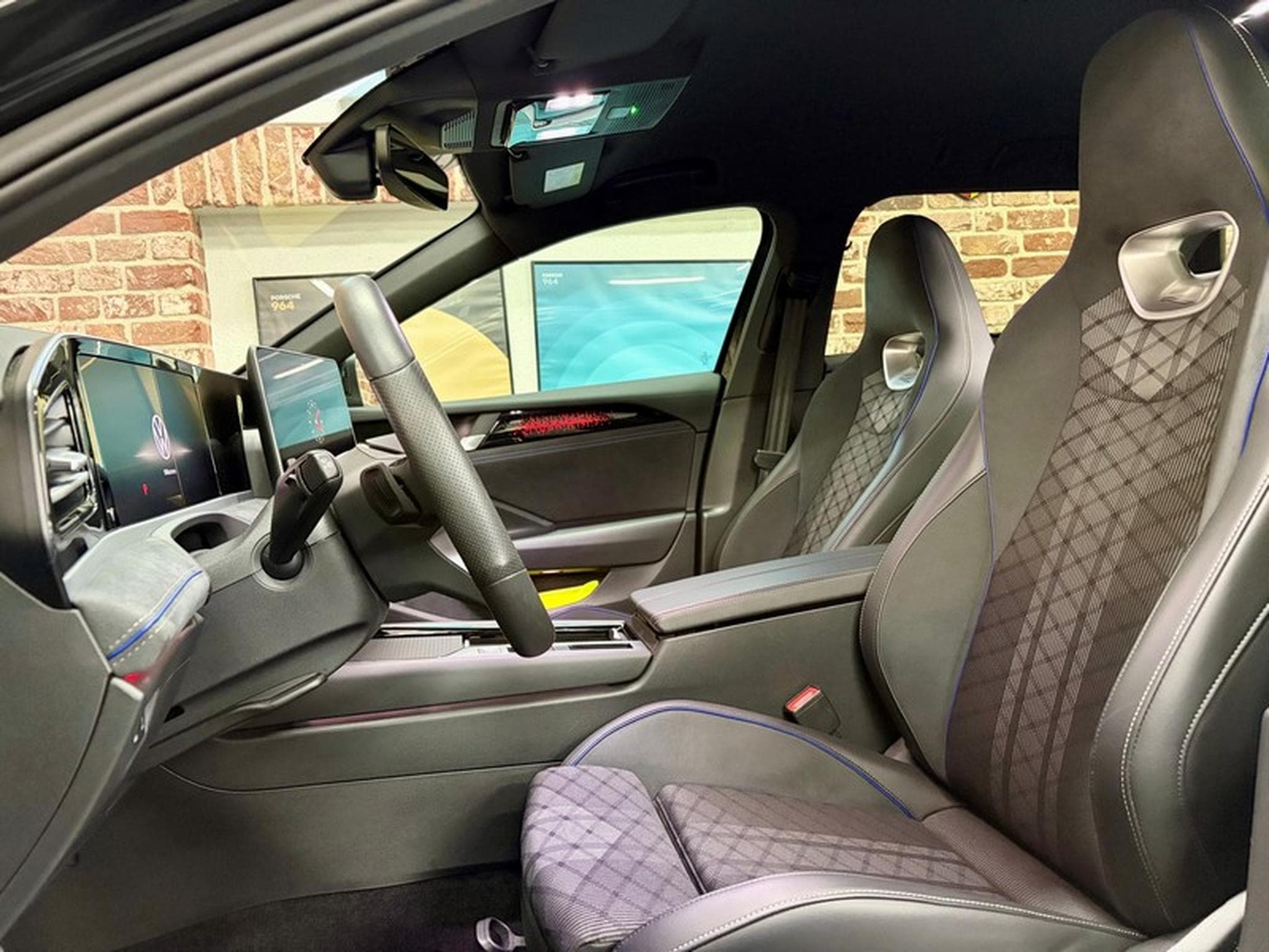 VW Passat Passat Variant 2.0 TDi 150cv Auto R-LINE (2025) - Photo 5