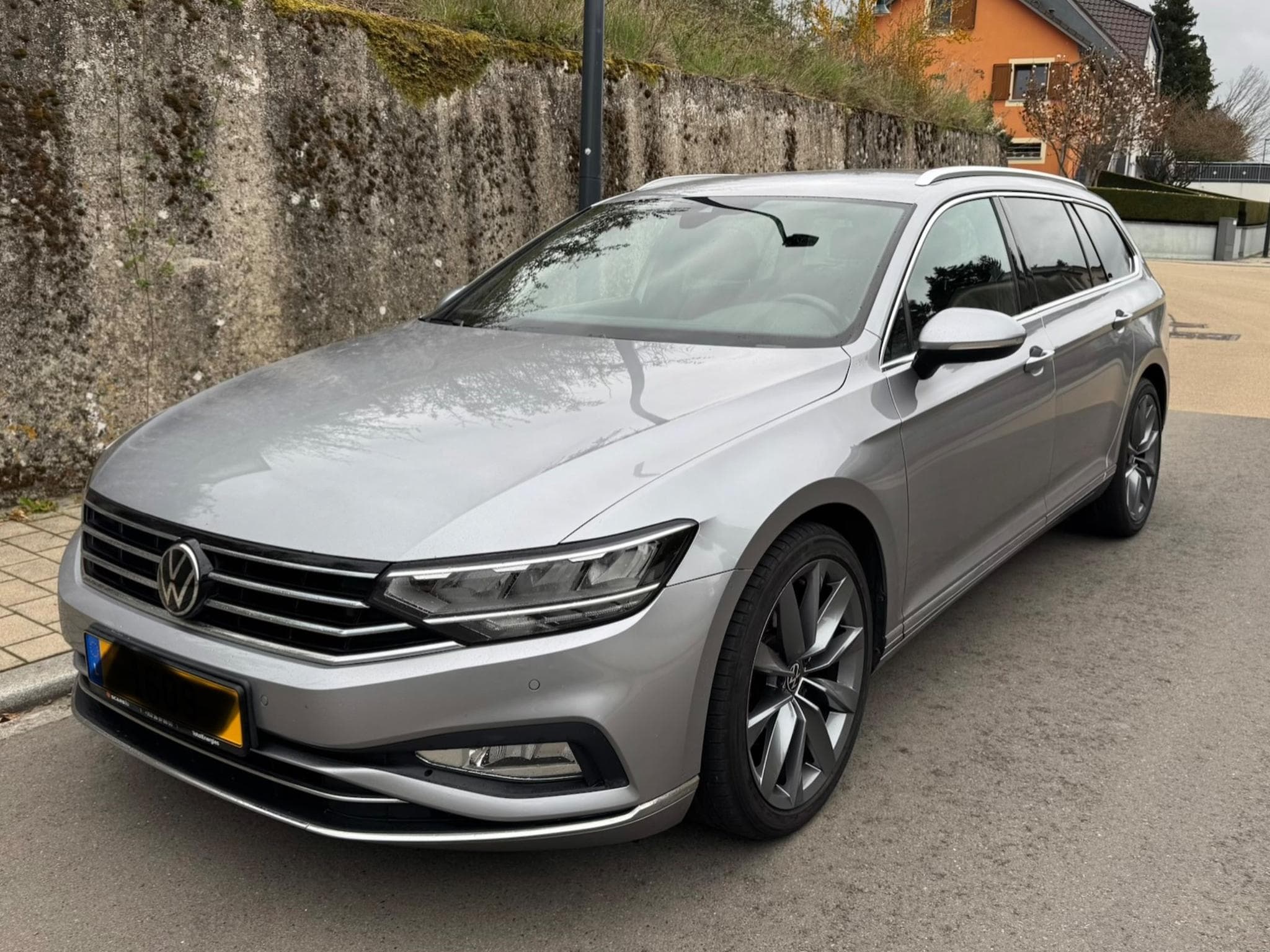 VW Passat (2021) - Photo 1