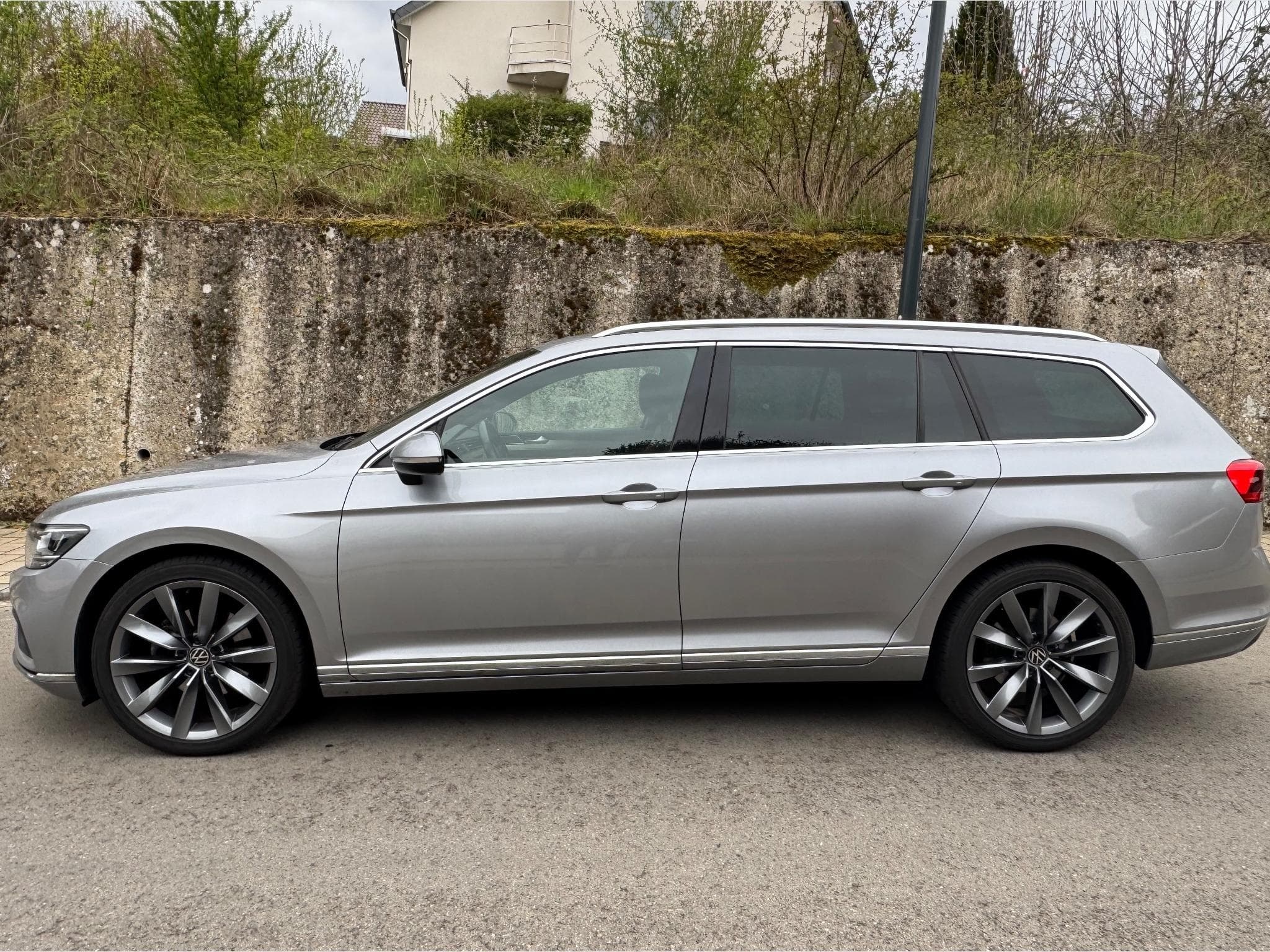 VW Passat (2021) - Photo 2