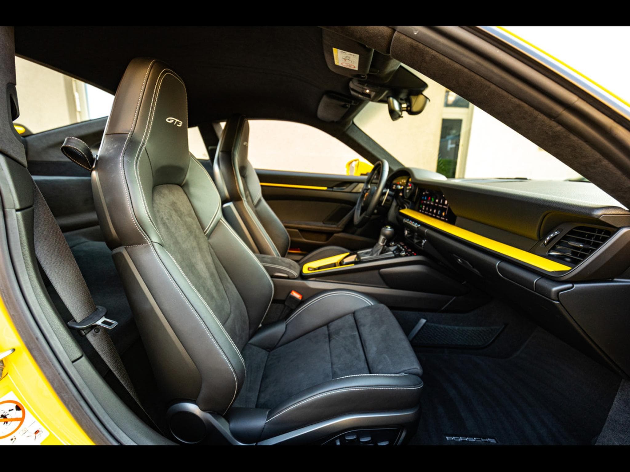 Porsche 911 (992.1) GT3 PDK - FULL PPF - RACING YELLOW (2023) - Photo 15