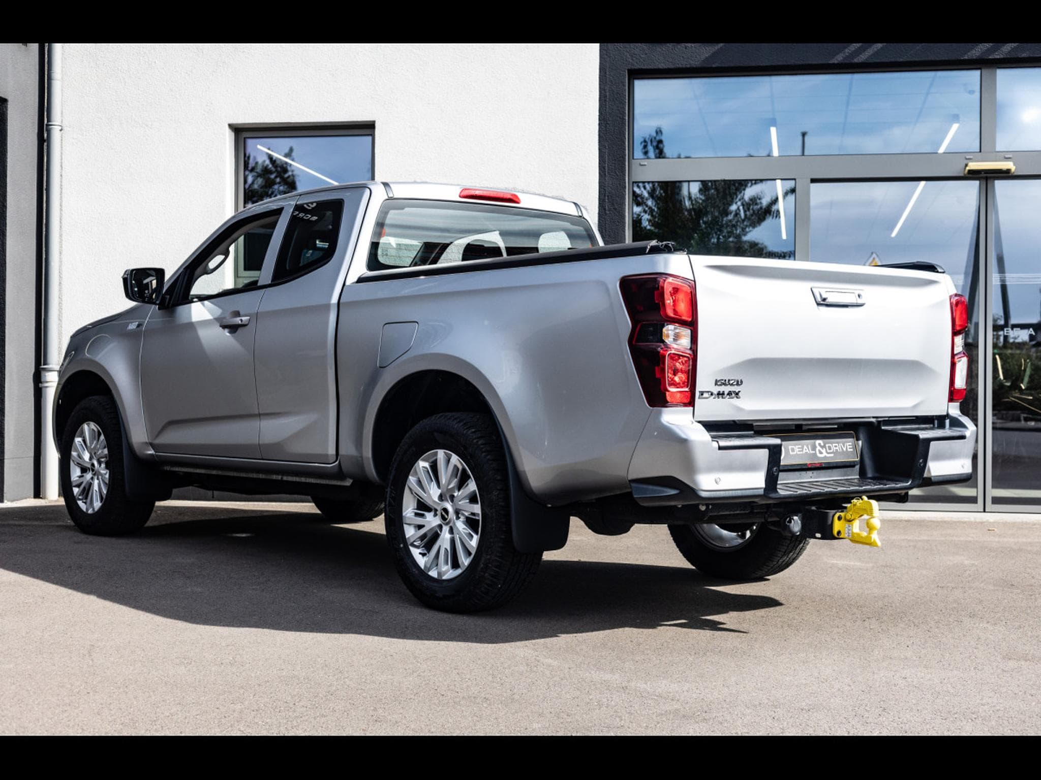 Isuzu D-Max 1.9 DDI EXTENDED CAB 164CH N60 BB + SPACE A/T (2025) - Photo 3