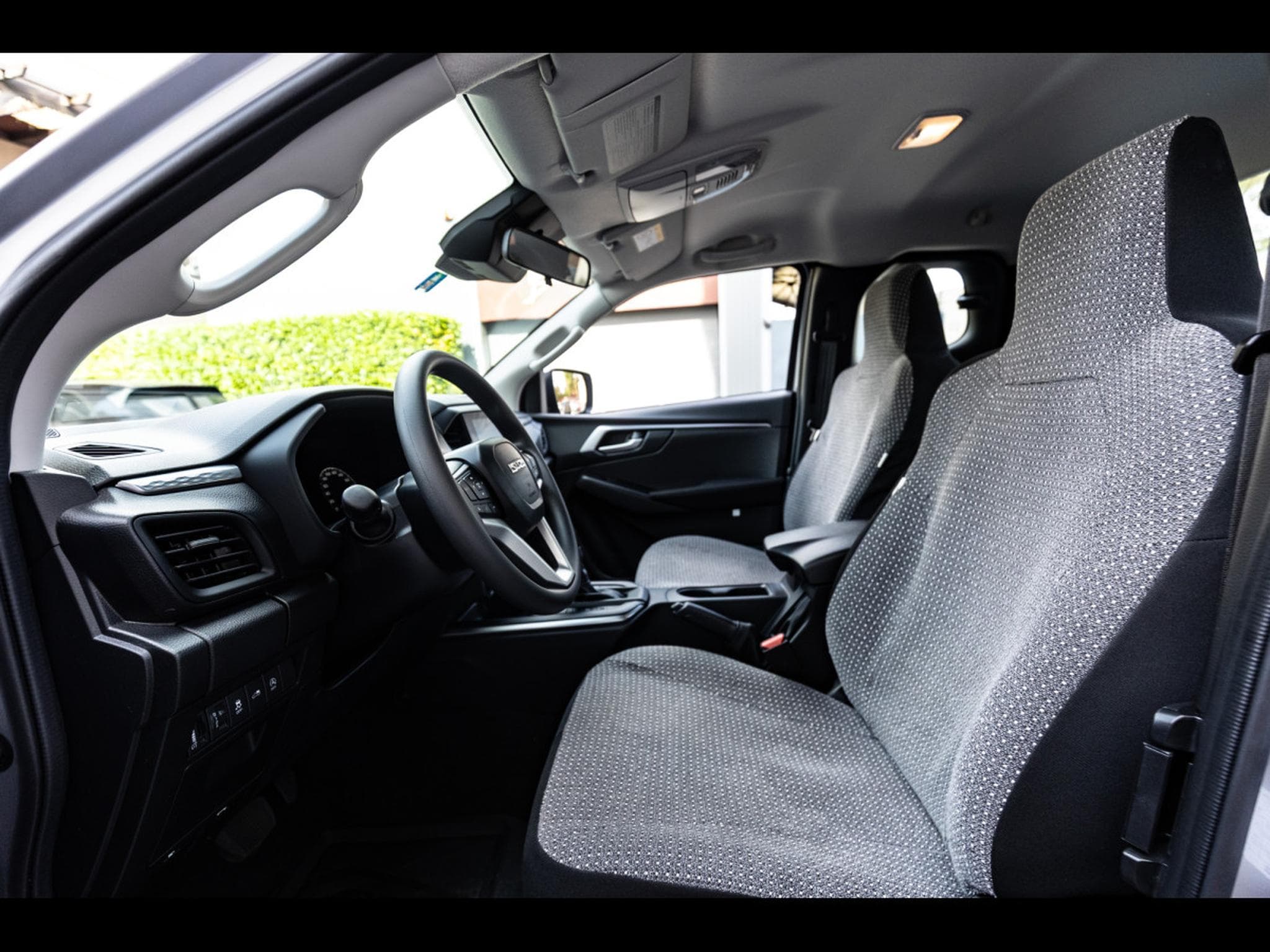 Isuzu D-Max 1.9 DDI EXTENDED CAB 164CH N60 BB + SPACE A/T (2025) - Photo 11