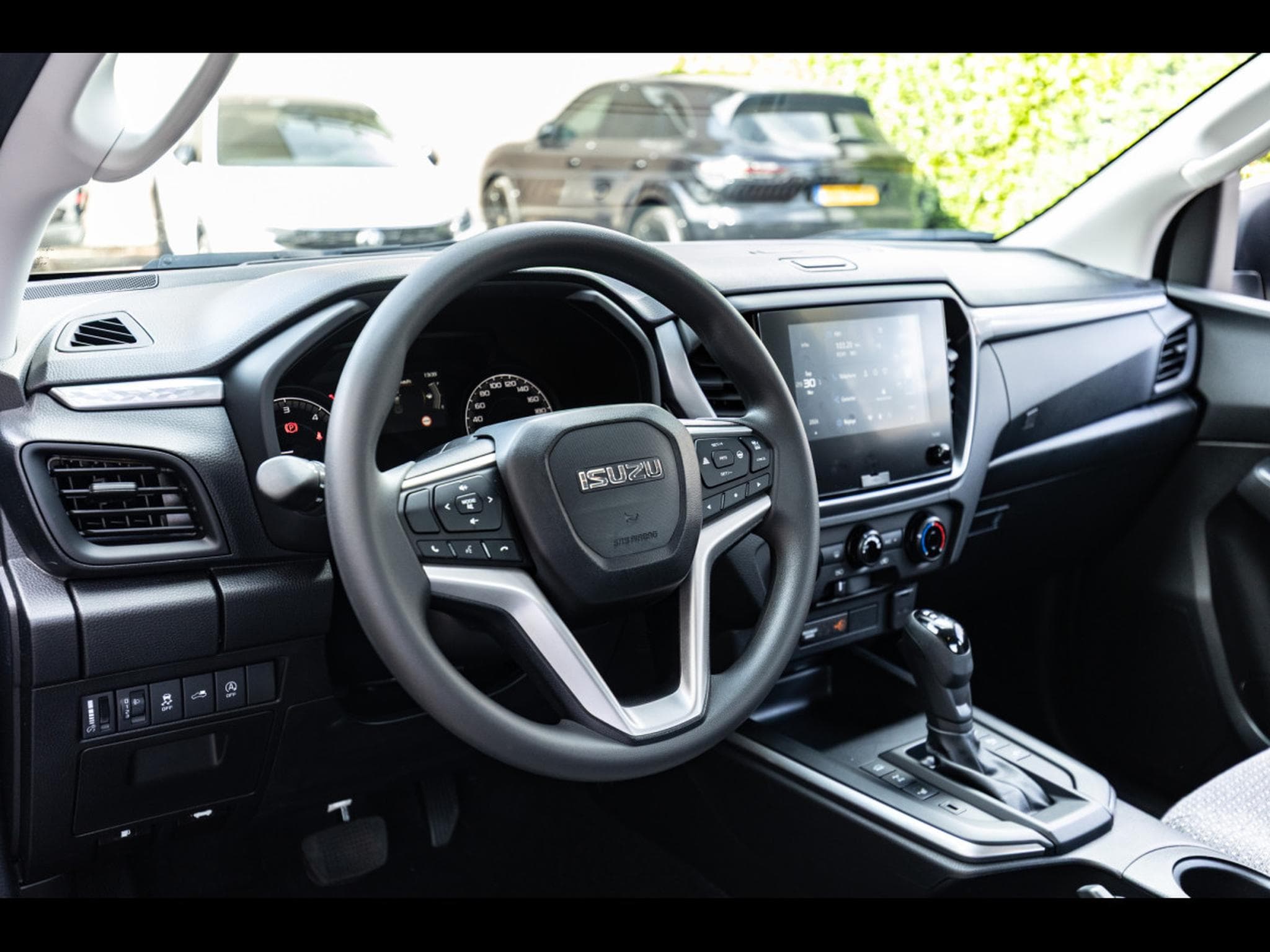 Isuzu D-Max 1.9 DDI EXTENDED CAB 164CH N60 BB + SPACE A/T (2025) - Photo 10