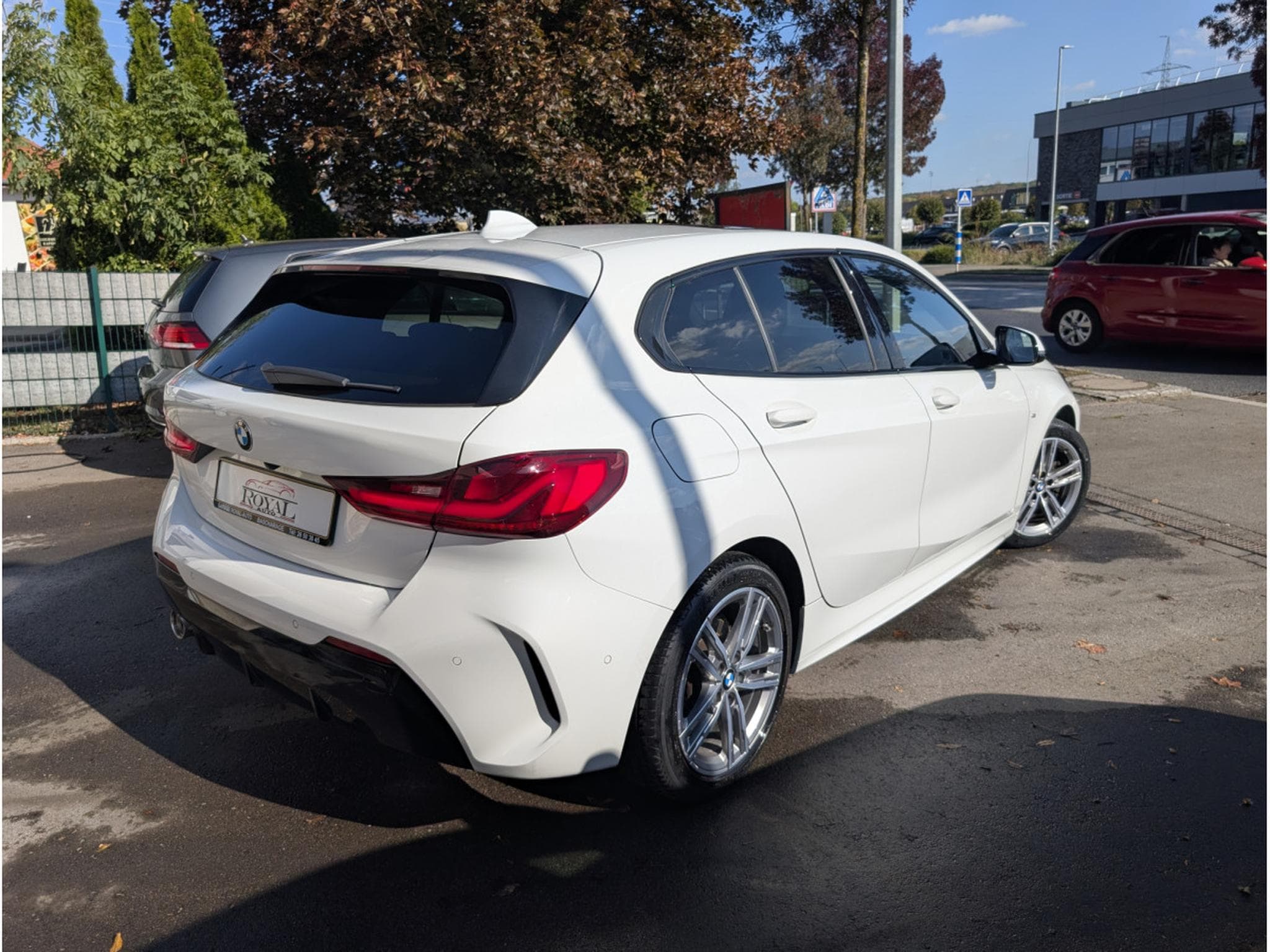 BMW 118 M-SPORT 140CH BOITE AUTO TOIT PANO *36 MOIS DE GARANTIE* (2020) - Photo 3