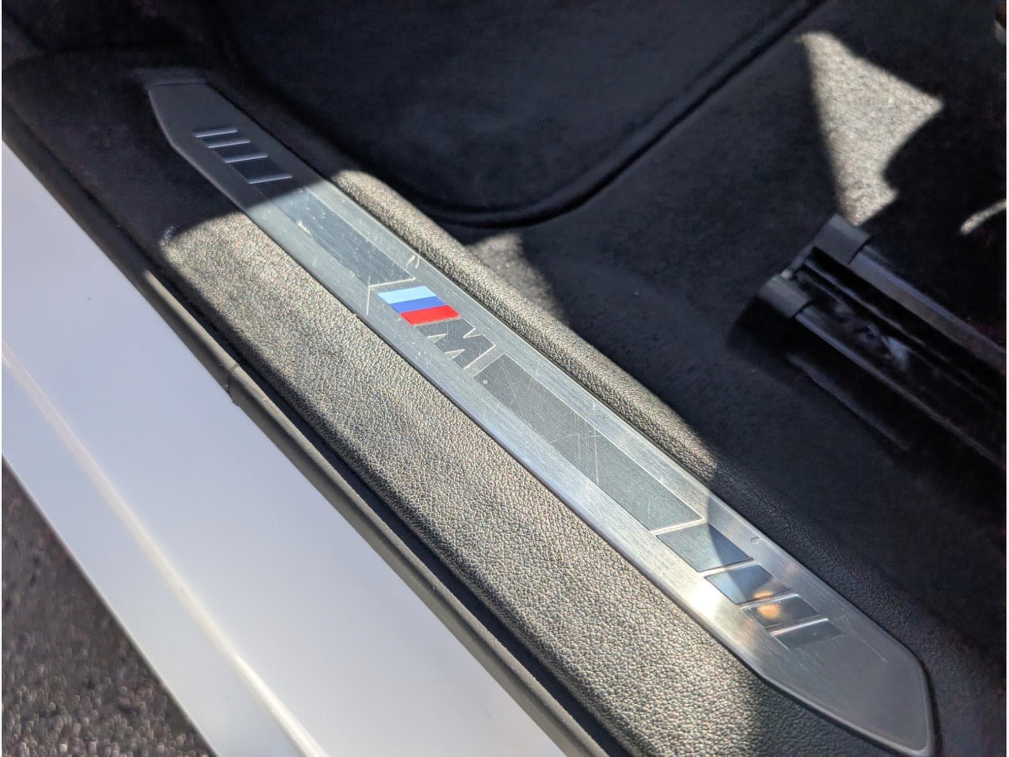 BMW 118 M-SPORT 140CH BOITE AUTO TOIT PANO *36 MOIS DE GARANTIE* (2020) - Photo 17
