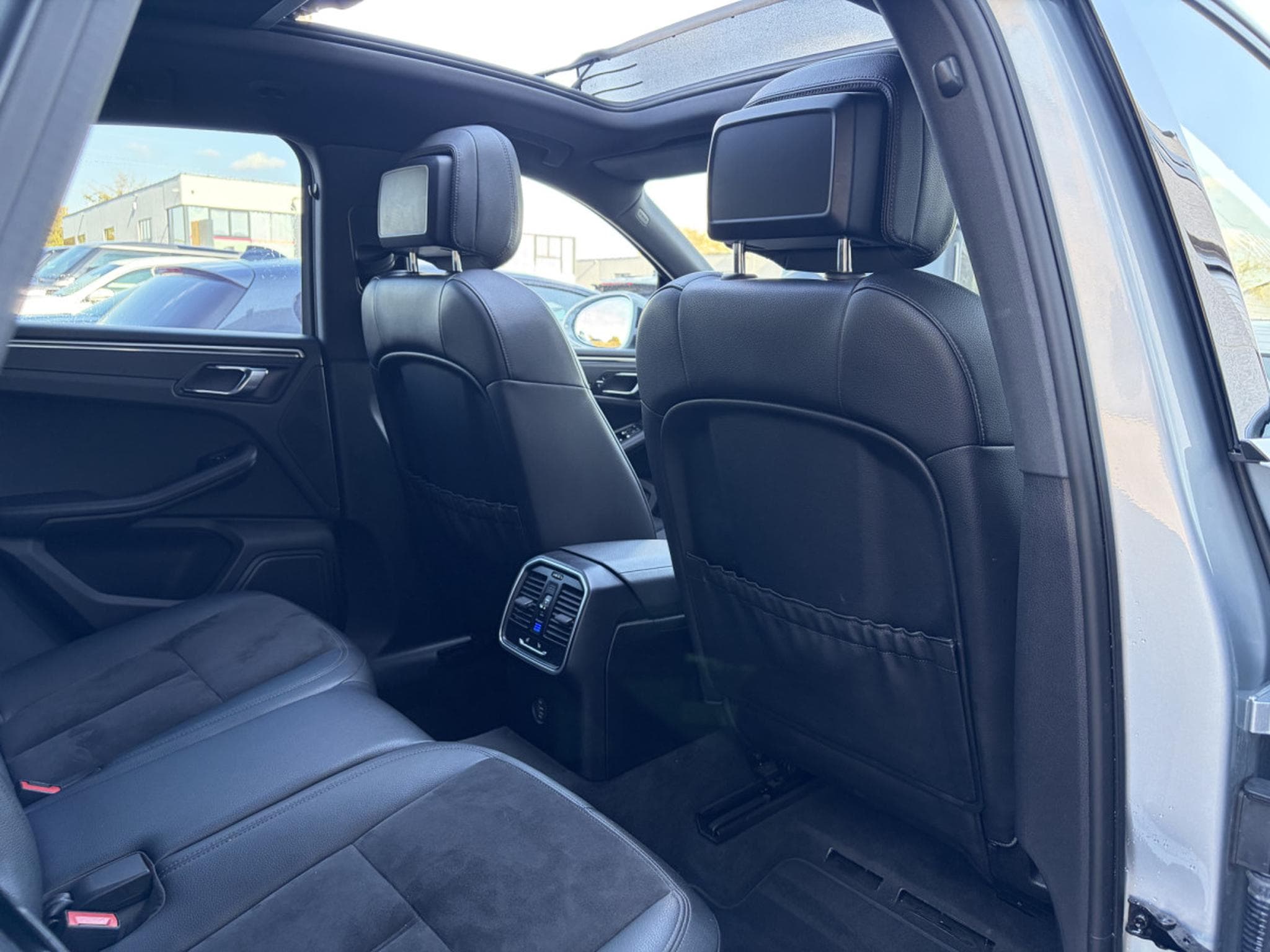 Porsche Macan 2.0 TFSI PDK/20"/PANO/360°/PTM/PASM (2018) - Photo 23