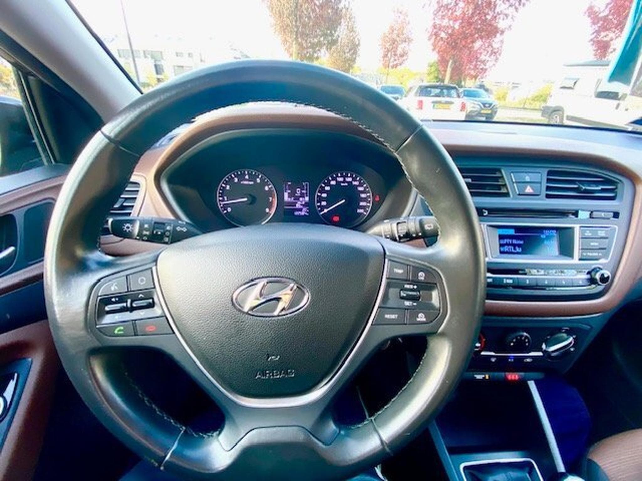 Hyundai i20 Intro Edition (2015) - Photo 5