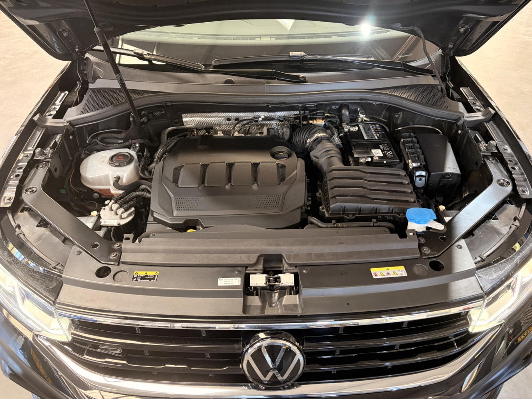 VW Tiguan 2.0 TDi R-Line DSG (2023) - Photo 10