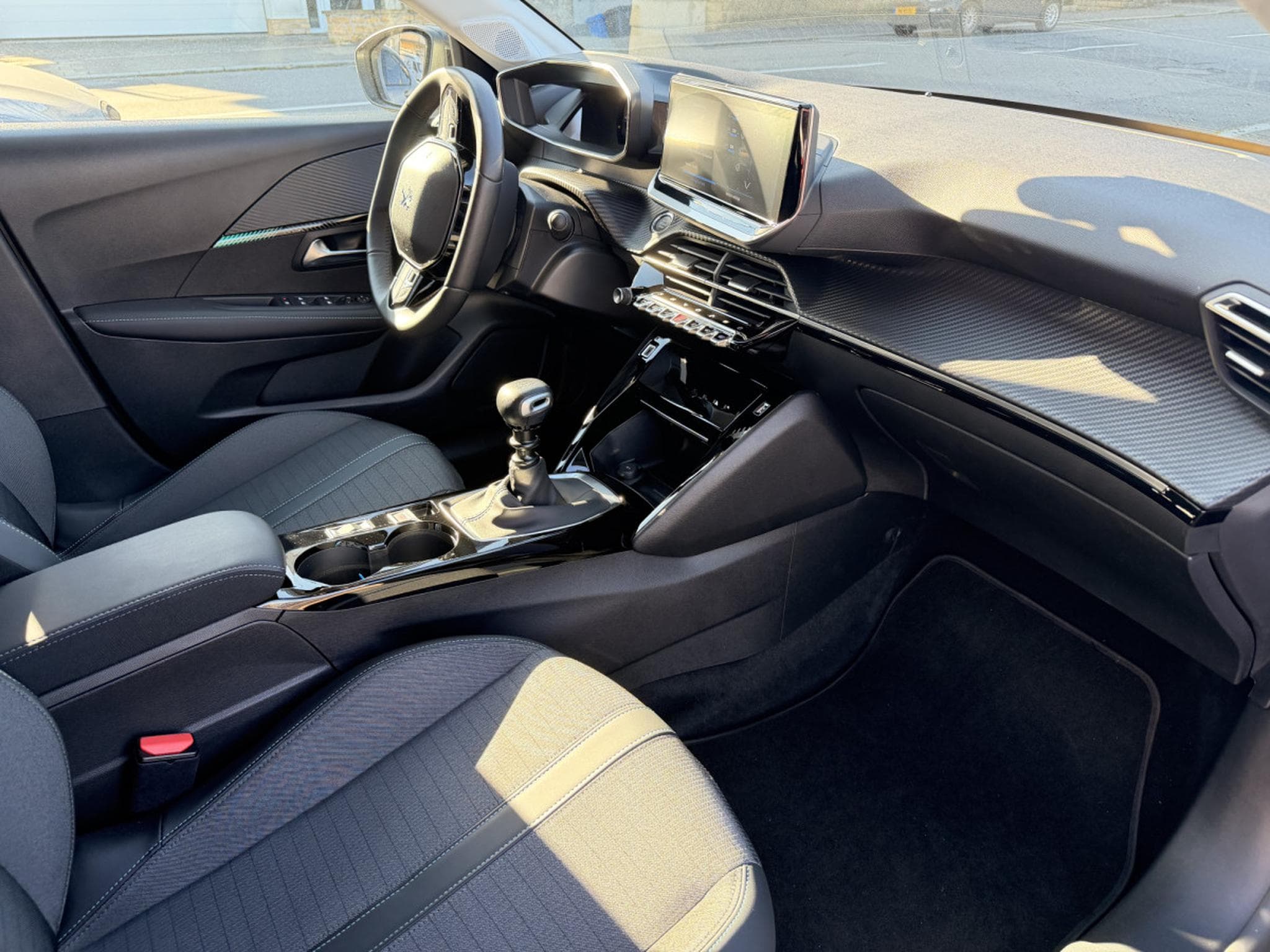 Peugeot 208 1.2 ALLURE PACK 100 (2023) - Photo 3