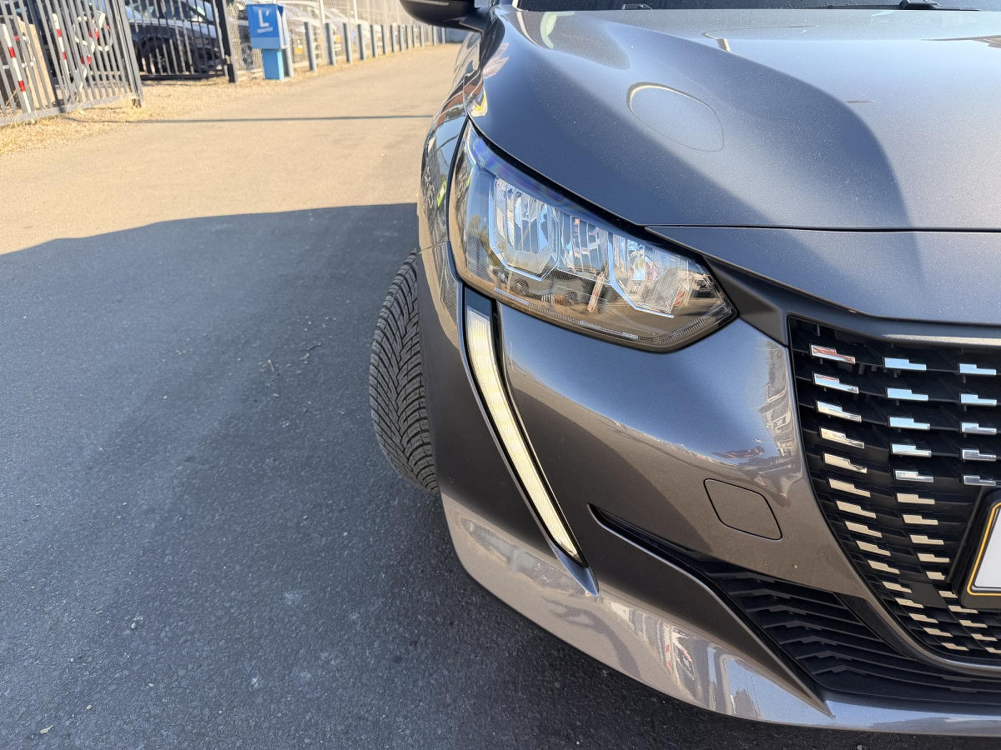 Peugeot 208 1.2 ALLURE PACK 100 (2023) - Photo 9