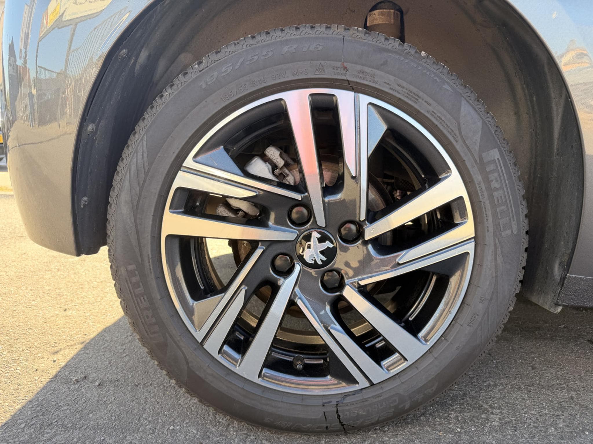 Peugeot 208 1.2 ALLURE PACK 100 (2023) - Photo 11