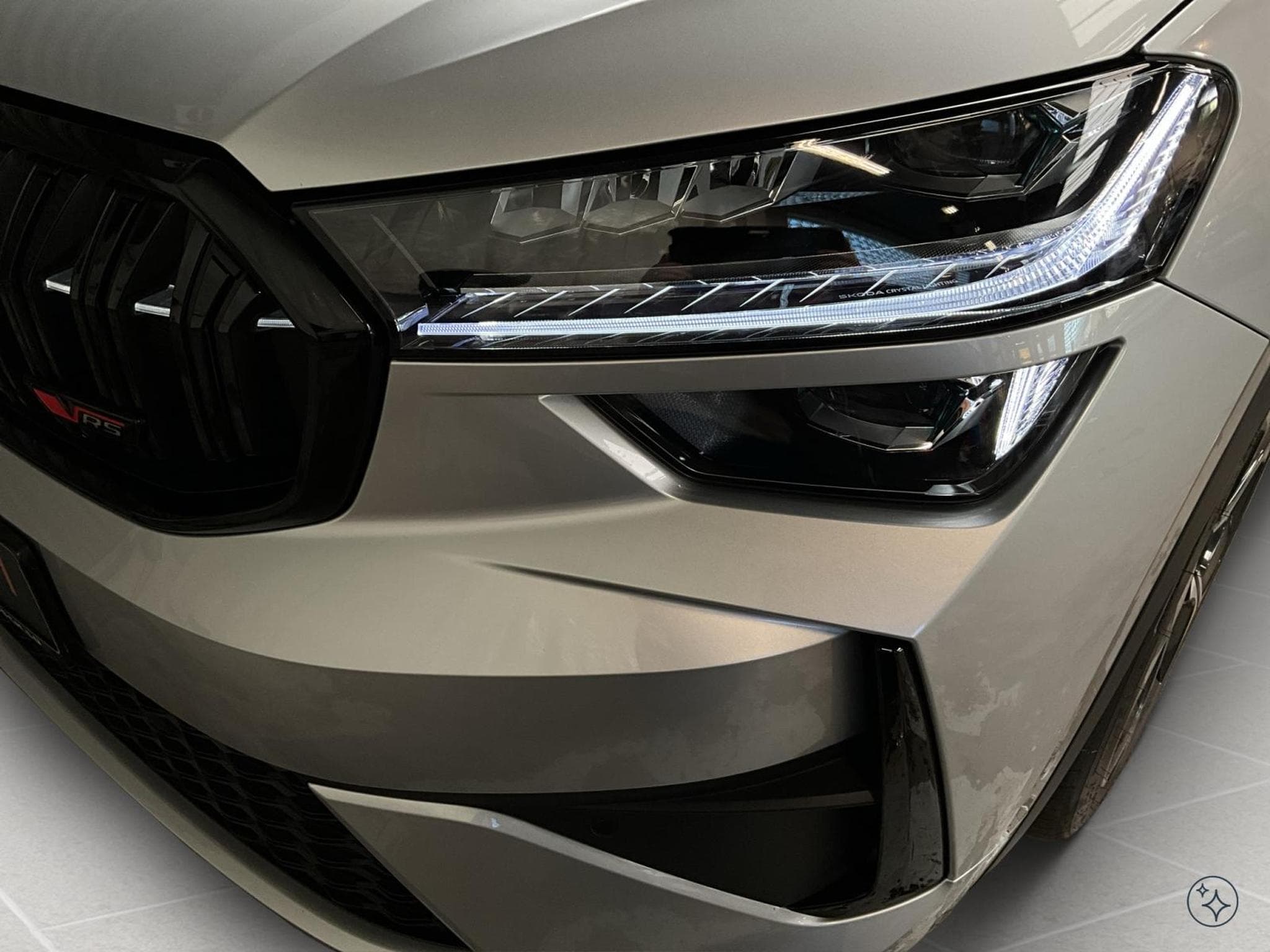 Skoda Kodiaq RS+DSG+4x4+P.Simply-Clever+StandH.+AHK+Head-Up+Led+Navi (2025) - Photo 9