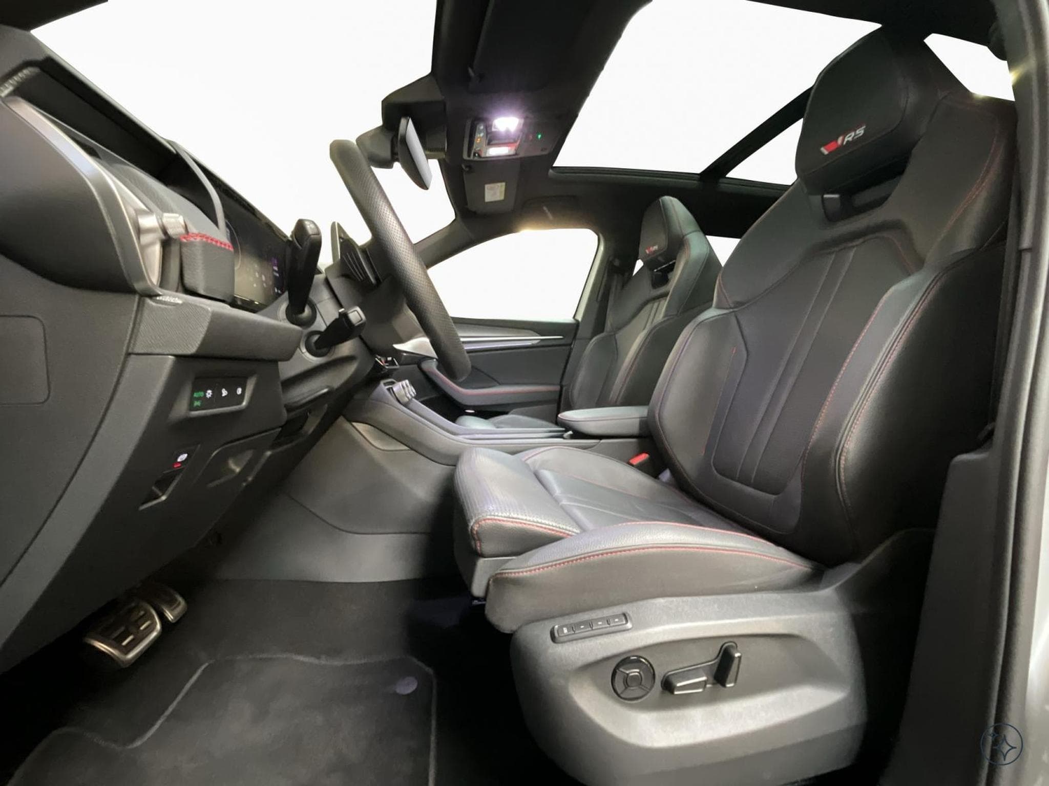 Skoda Kodiaq RS+DSG+4x4+P.Simply-Clever+StandH.+AHK+Head-Up+Led+Navi (2025) - Photo 11