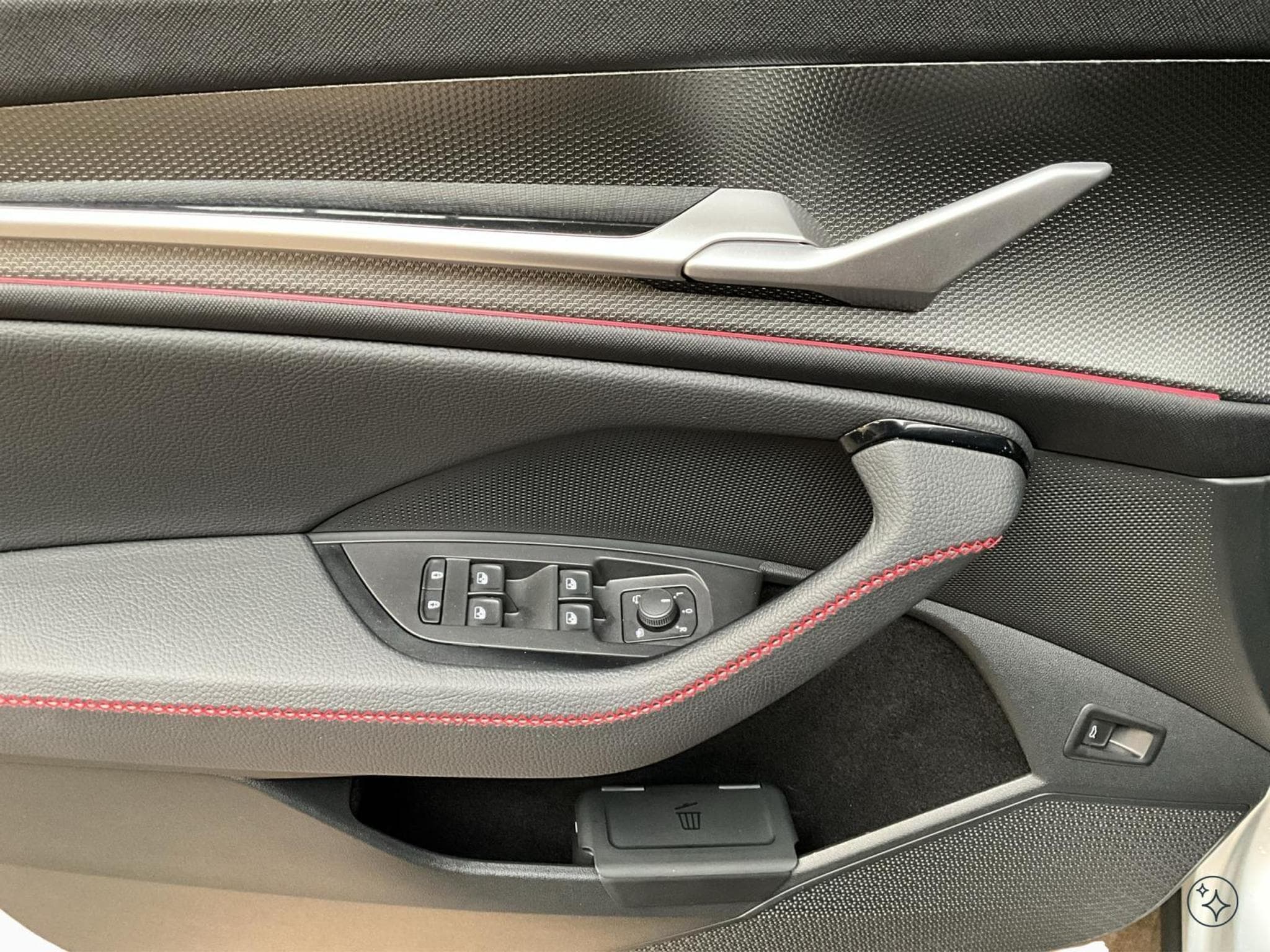 Skoda Kodiaq RS+DSG+4x4+P.Simply-Clever+StandH.+AHK+Head-Up+Led+Navi (2025) - Photo 10