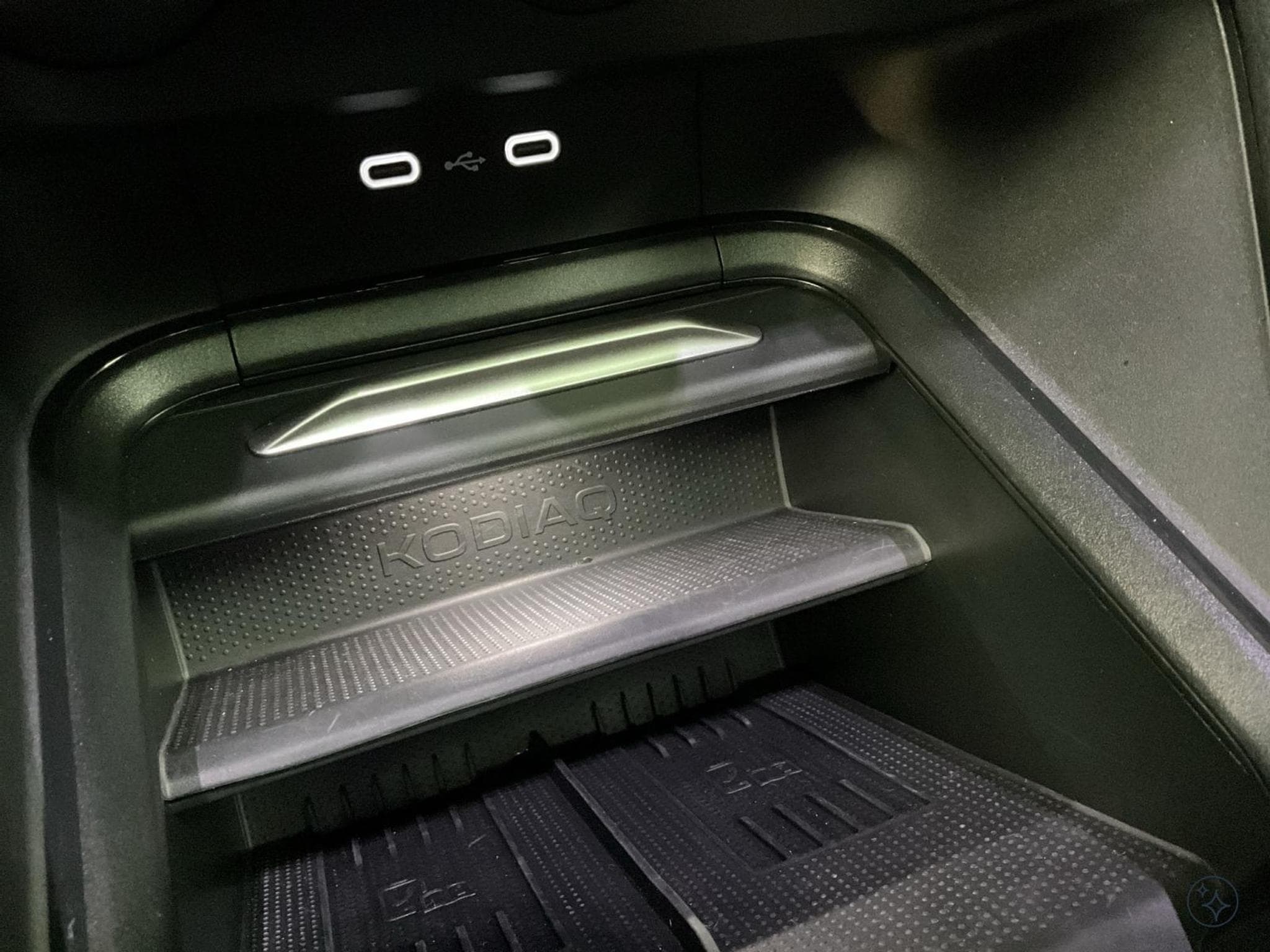 Skoda Kodiaq RS+DSG+4x4+P.Simply-Clever+StandH.+AHK+Head-Up+Led+Navi (2025) - Photo 22