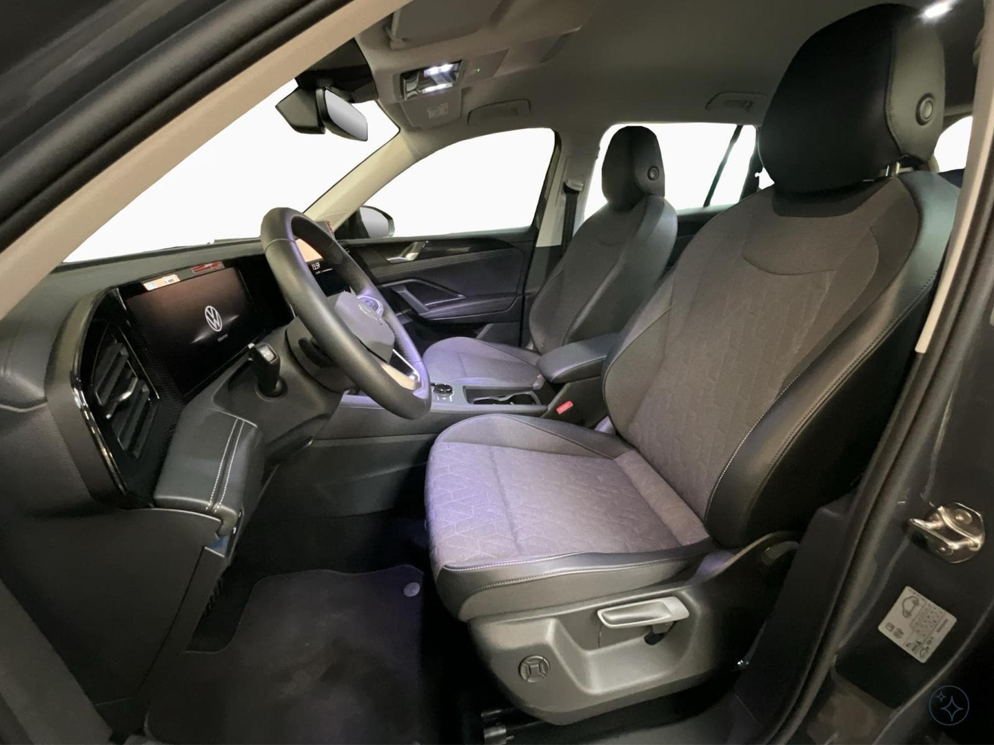 VW Tiguan Life+DSG+AHK+P.Infotainment+ (2025) - Foto 11