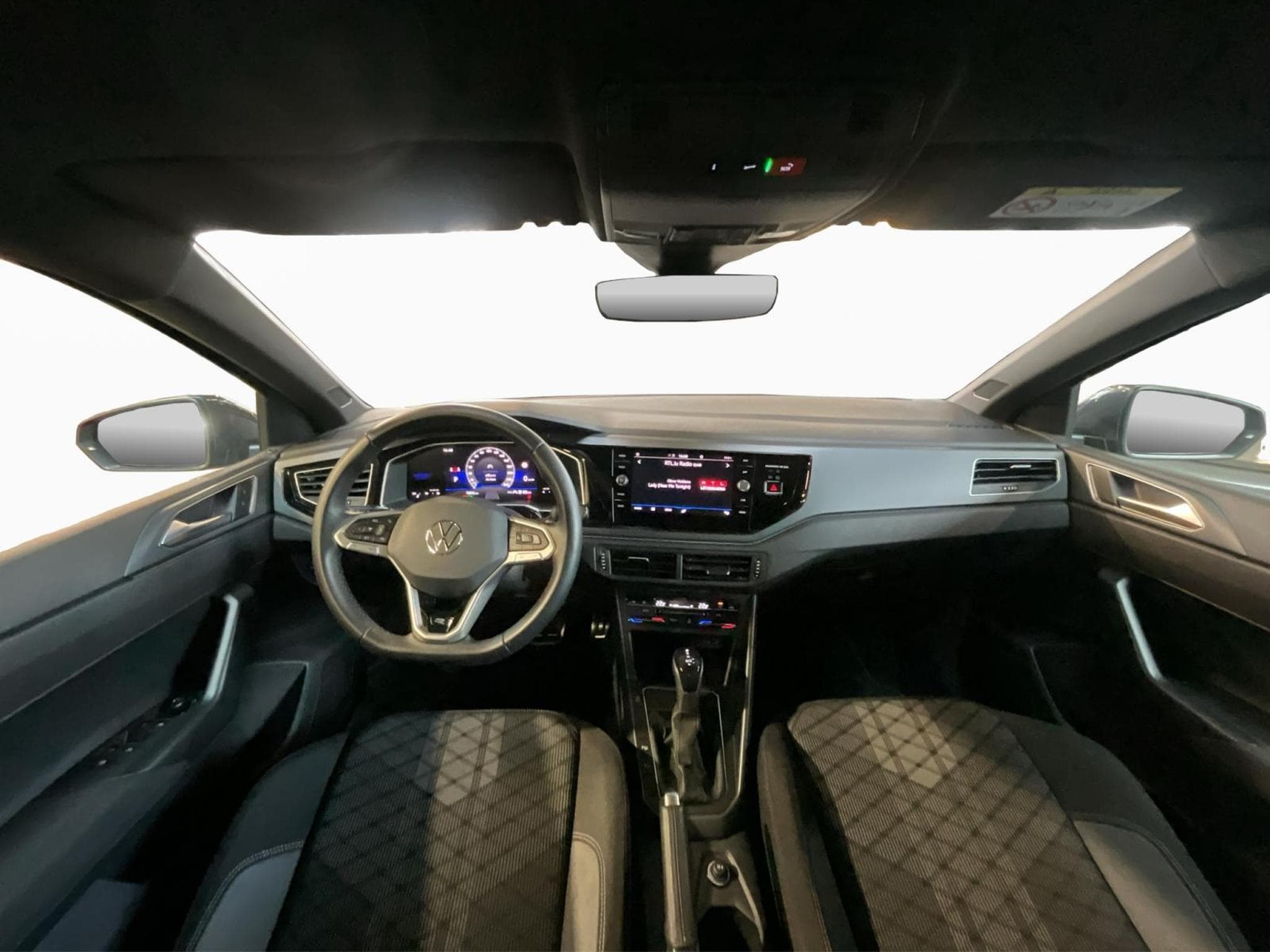 VW Polo R-Line+DSG+P.Assistance+P.Lumiere+DAB+Led (2025) - Foto 2