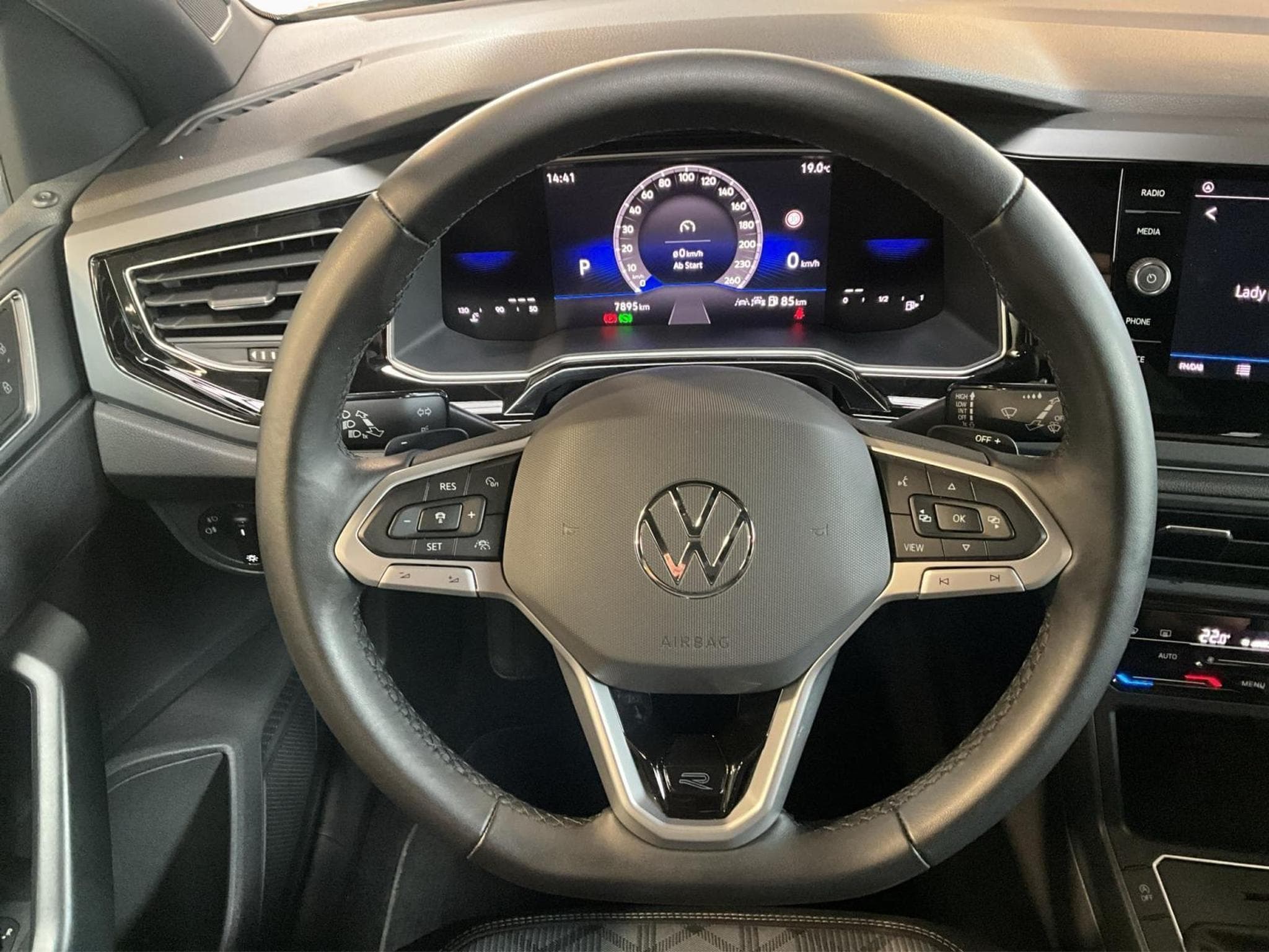 VW Polo R-Line+DSG+P.Assistance+P.Lumiere+DAB+Led (2025) - Foto 12