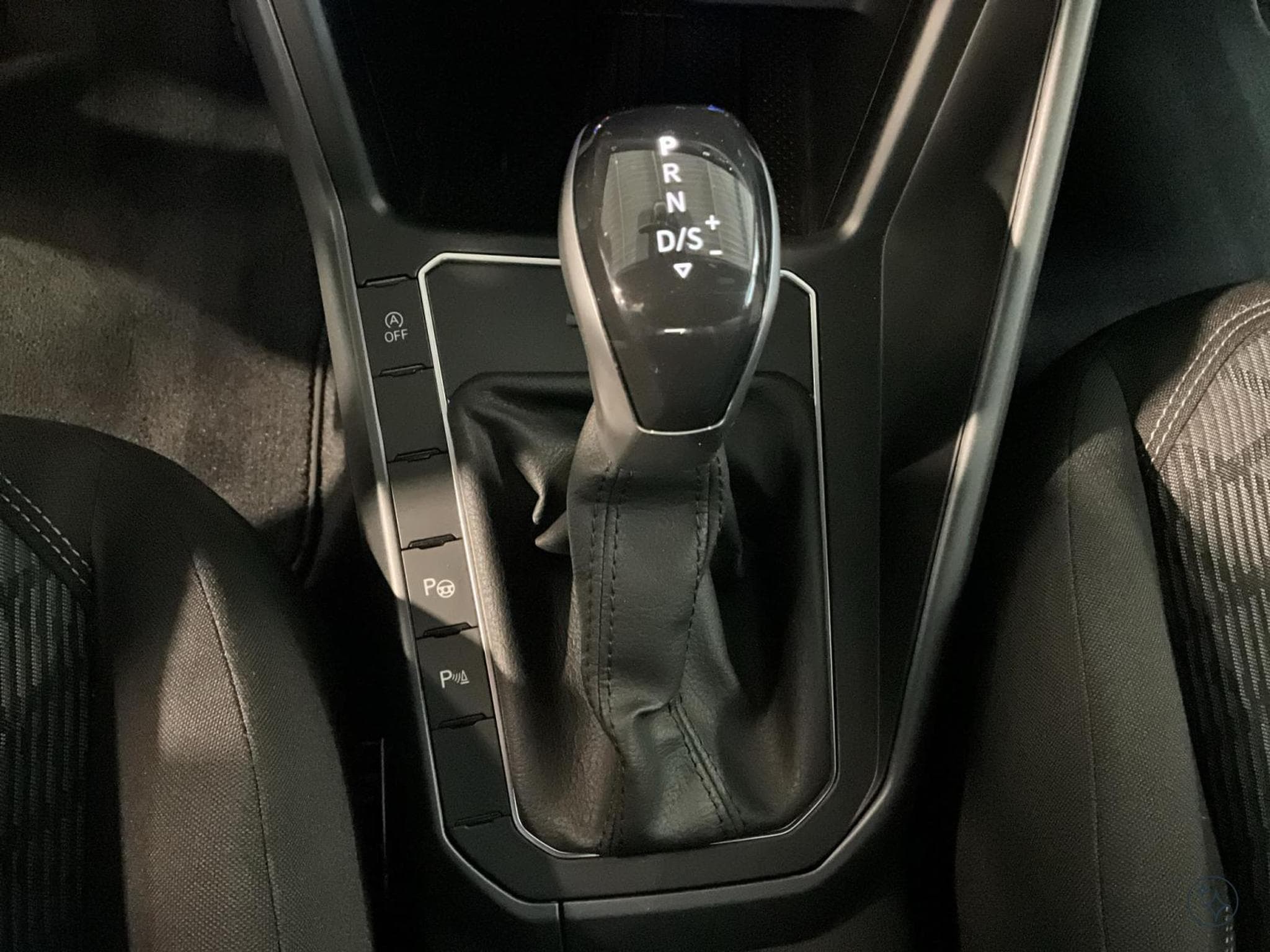 VW Polo R-Line+DSG+P.Assistance+P.Lumiere+DAB+Led (2025) - Foto 14