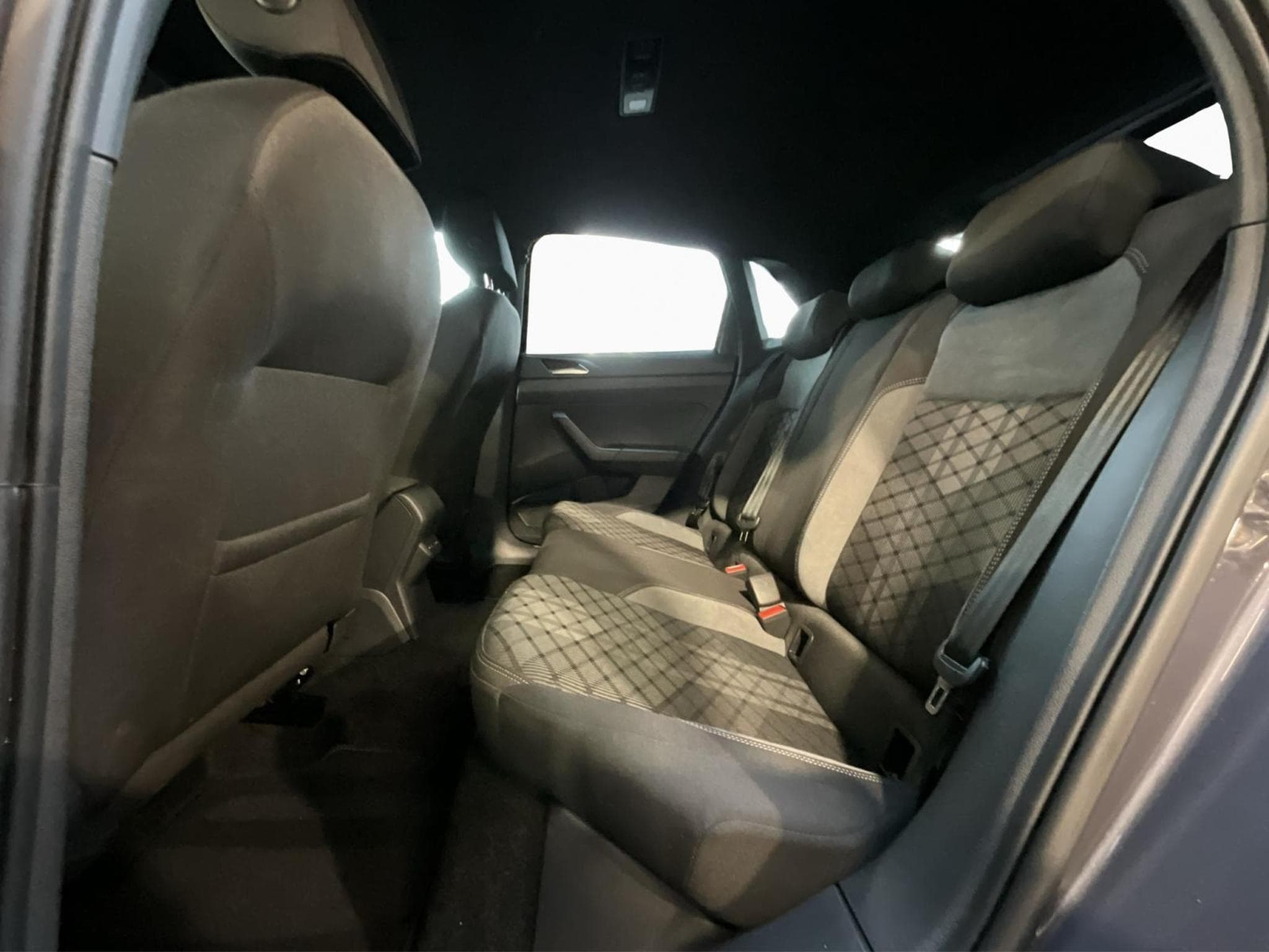 VW Polo R-Line+DSG+P.Assistance+P.Lumiere+DAB+Led (2025) - Foto 16