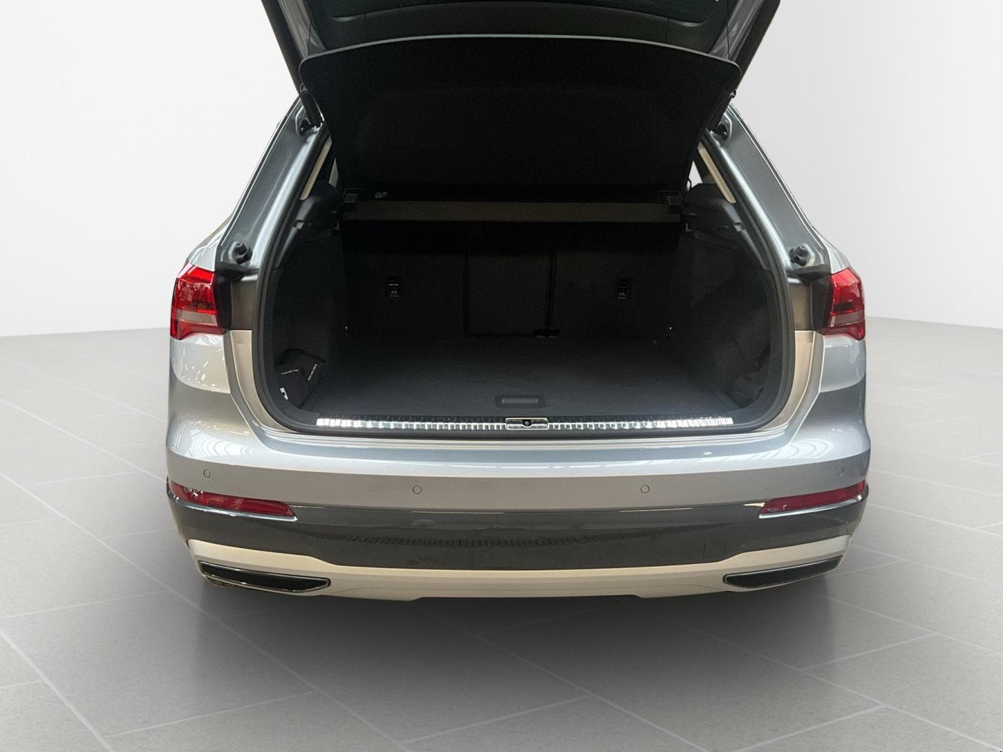 Audi Q3 Advanced+S-Tronic+35TDI+P.Business+P.Assistance+Led+Navi+DAB (2025) - Photo 16
