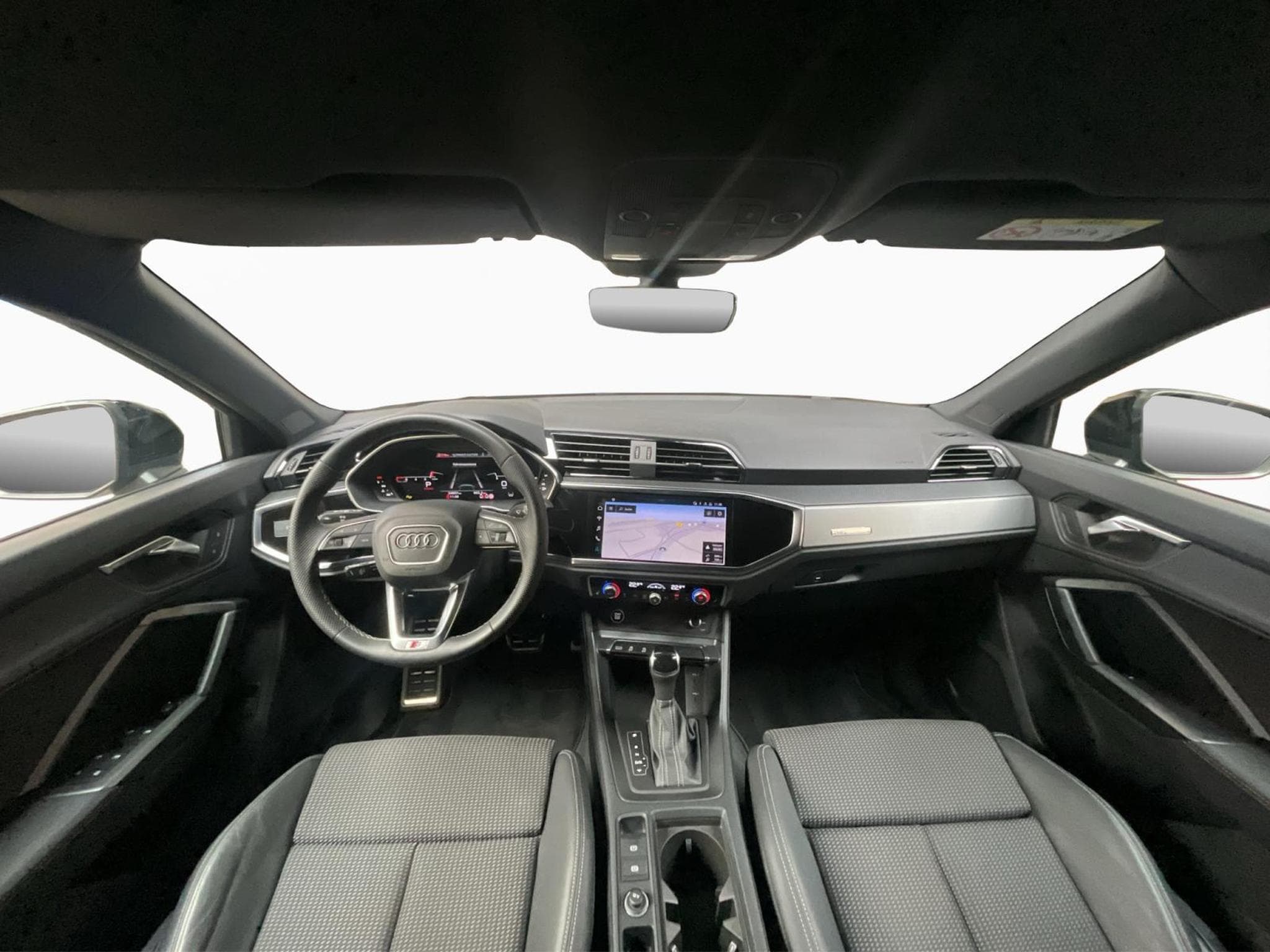 Audi Q3 SB+S-line+35TFSI+S-Tronic+P.Premium+P.Assistance+Black-Style (2025) - Photo 2