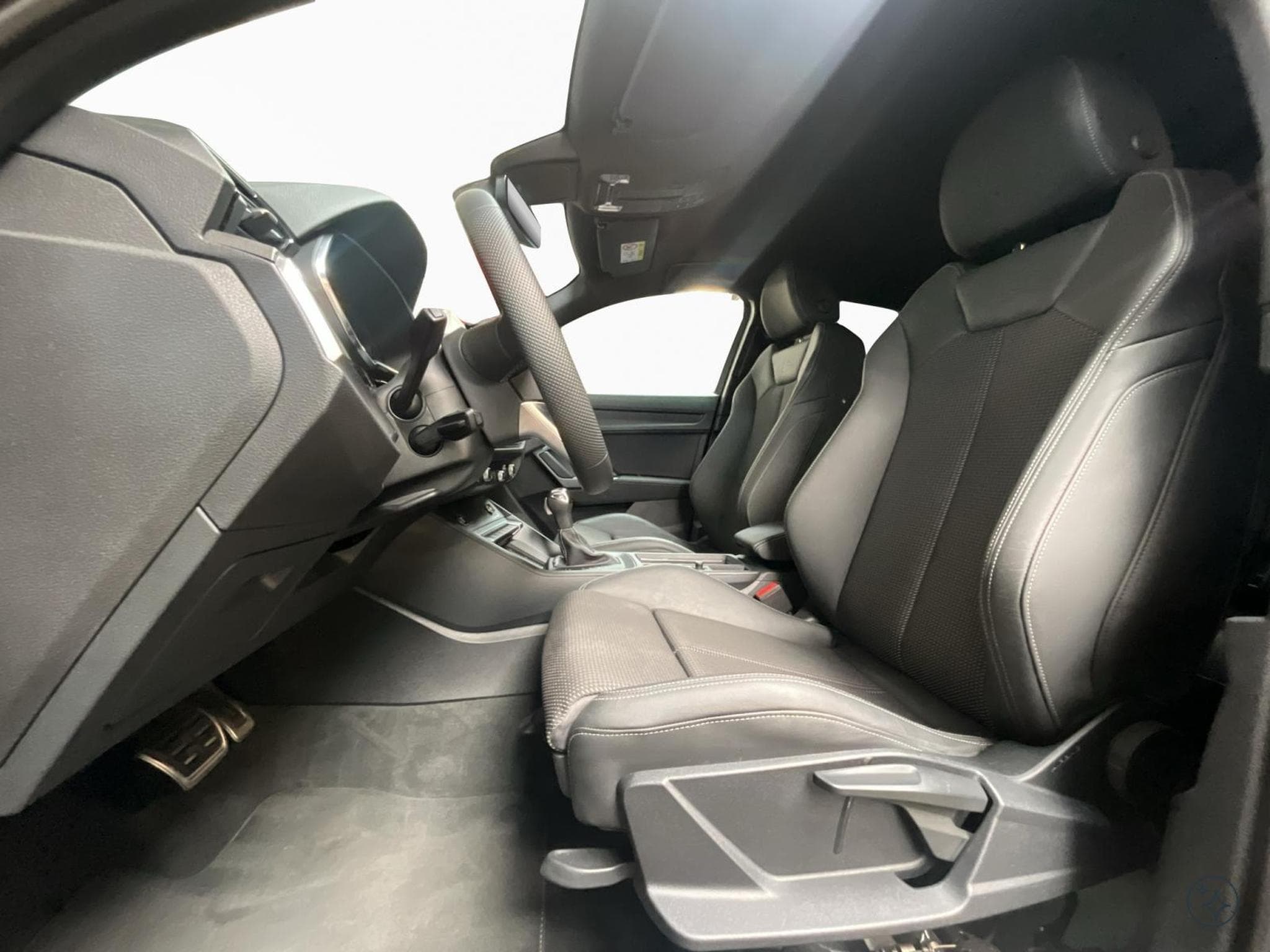 Audi Q3 SB+S-line+35TFSI+S-Tronic+P.Premium+P.Assistance+Black-Style (2025) - Photo 9