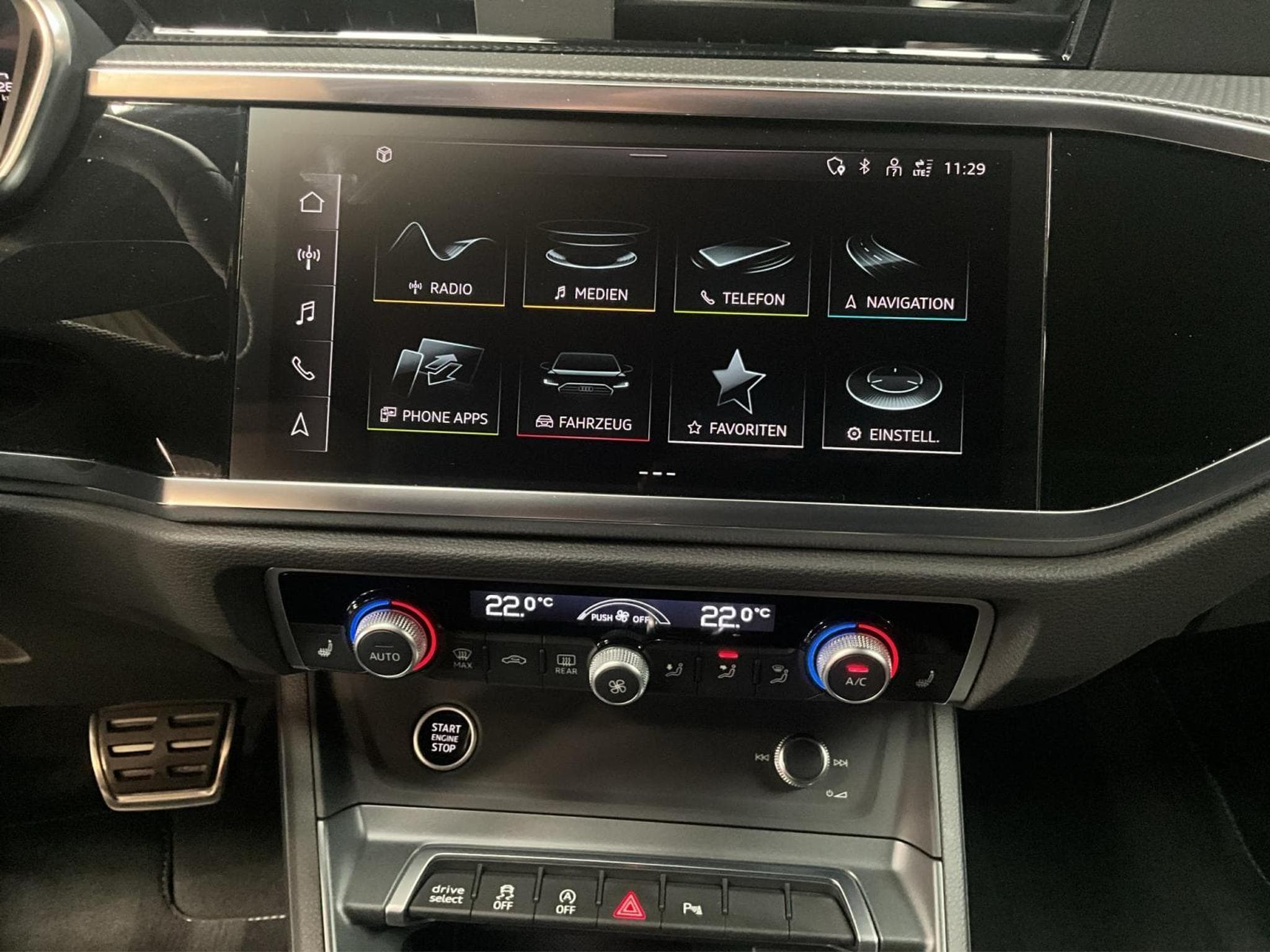 Audi Q3 SB+S-line+35TFSI+S-Tronic+P.Premium+P.Assistance+Black-Style (2025) - Photo 13
