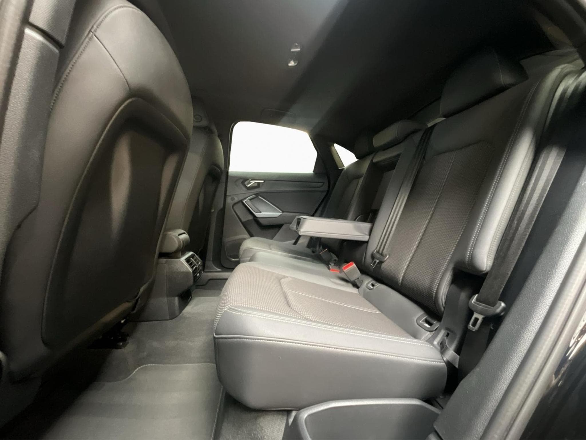 Audi Q3 SB+S-line+35TFSI+S-Tronic+P.Premium+P.Assistance+Black-Style (2025) - Photo 15