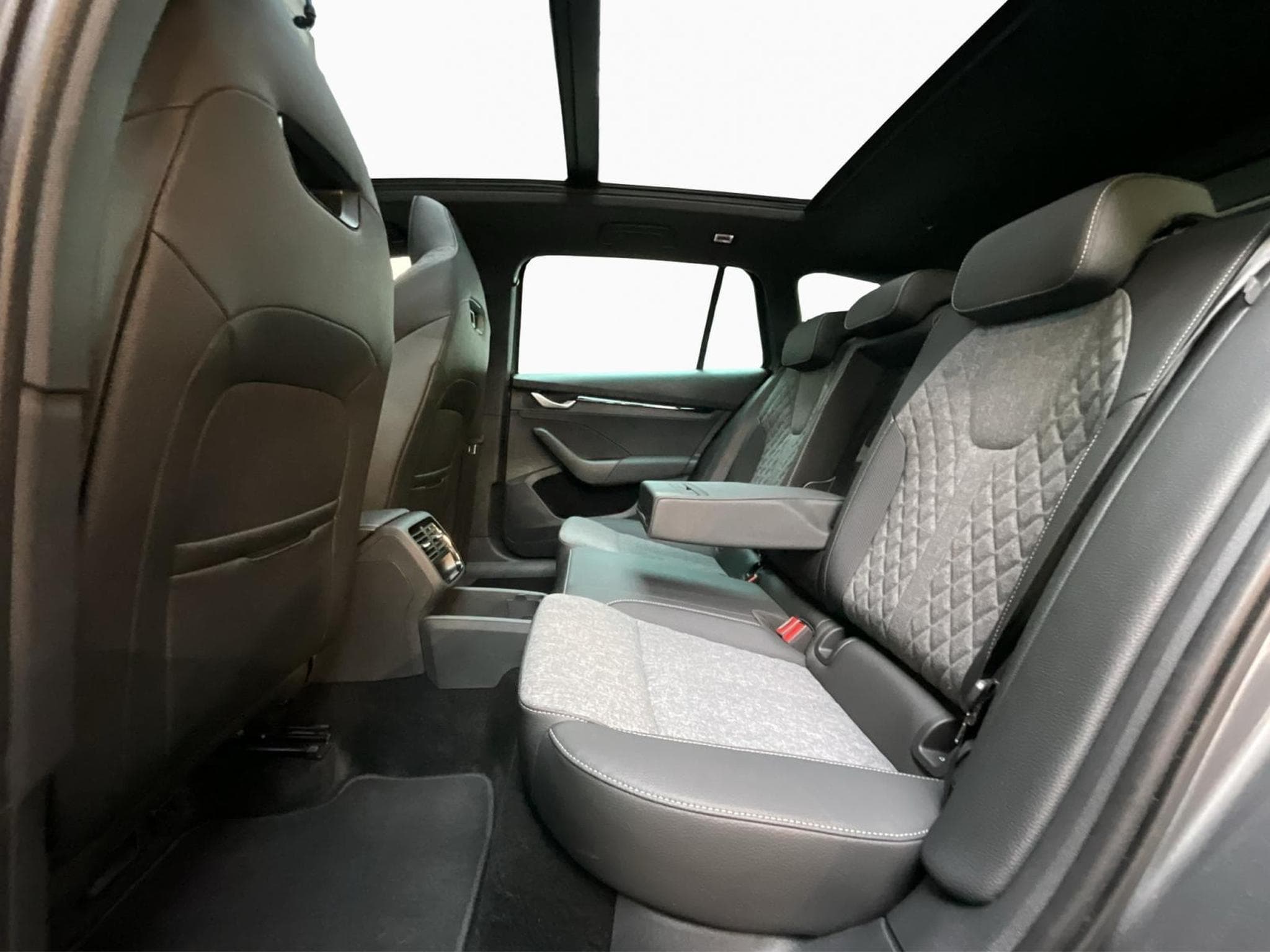 Skoda Octavia Sportline+DSG+P.Assisted+LM18+AHK+P.Comfort+P.Sport+Pano+ (2025) - Photo 17