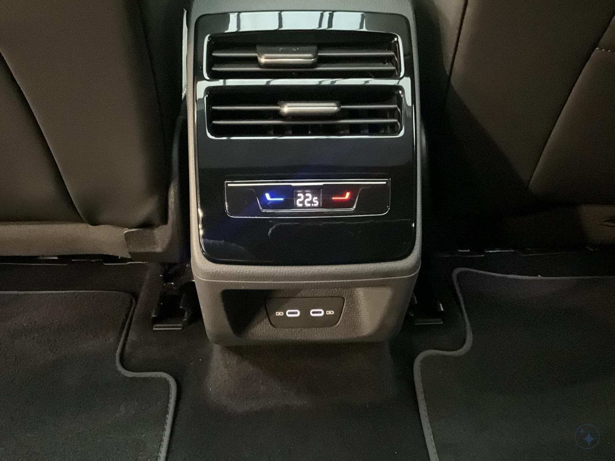 VW ID.7 77kWh+Pro+Pano+AHK+Wärme-P. (2024) - Photo 23