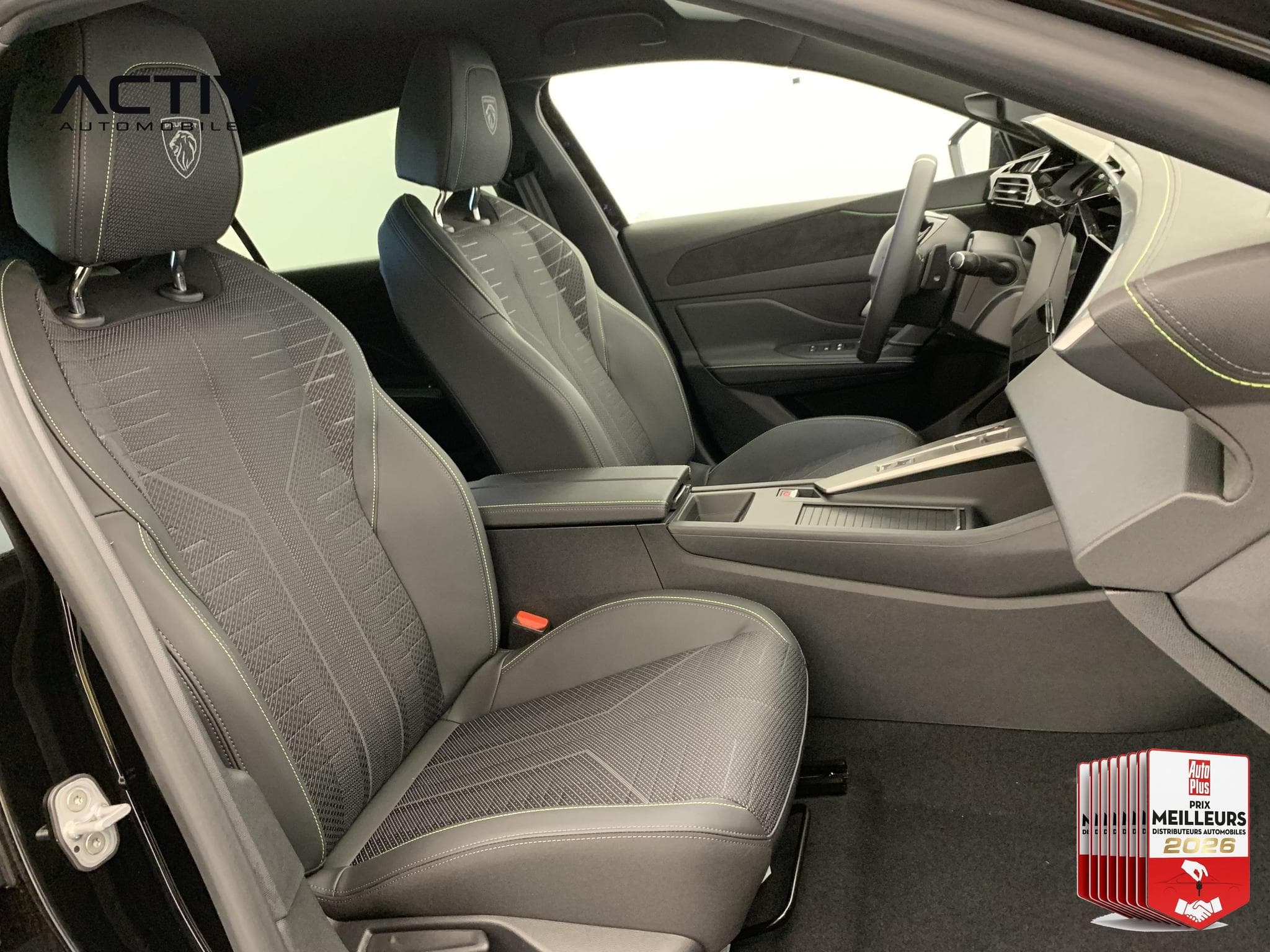 Peugeot 308 Hybrid 145 e-DCS6 GT (2026) - Photo 9