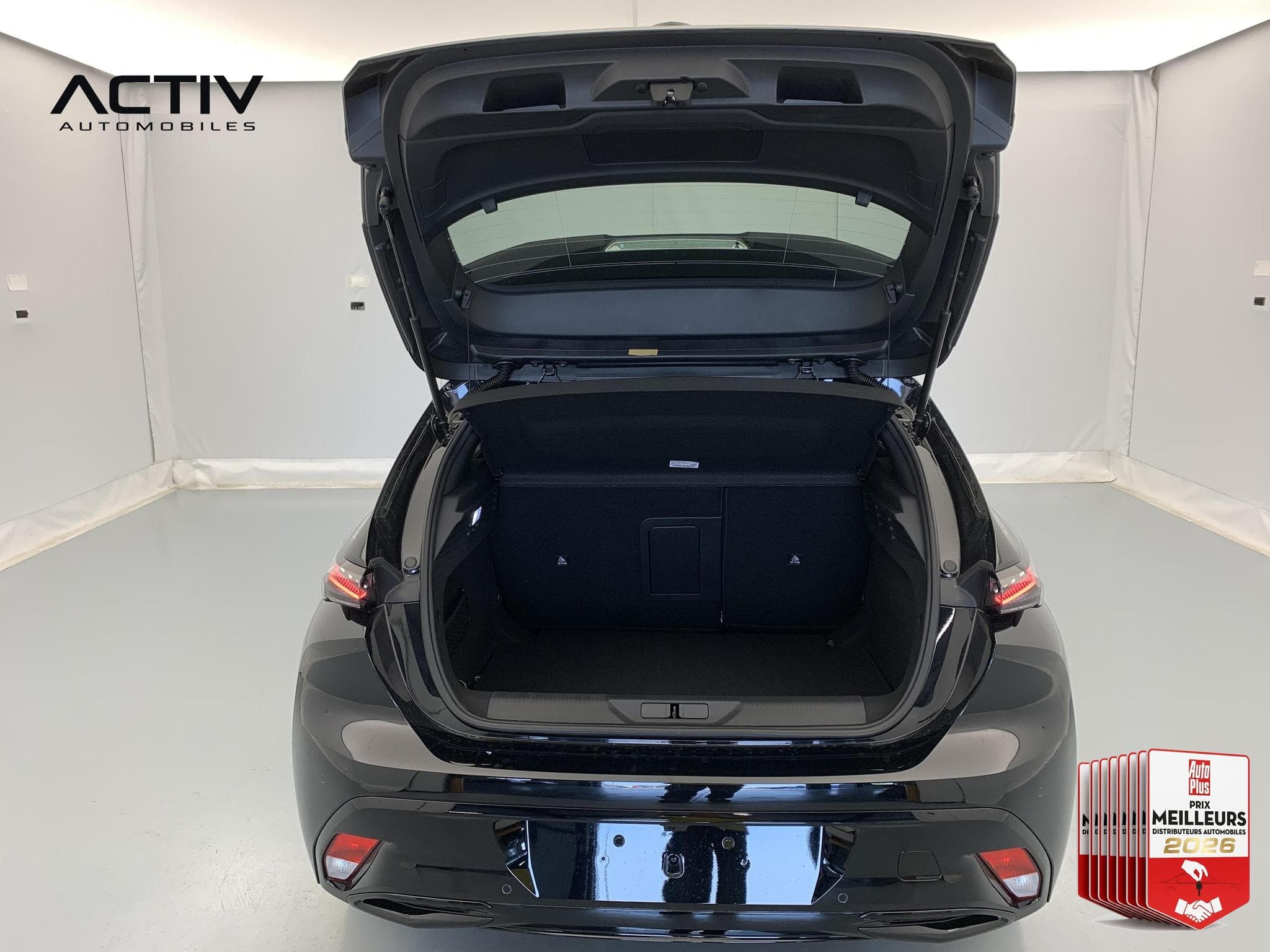 Peugeot 308 Hybrid 145 e-DCS6 GT (2026) - Photo 12