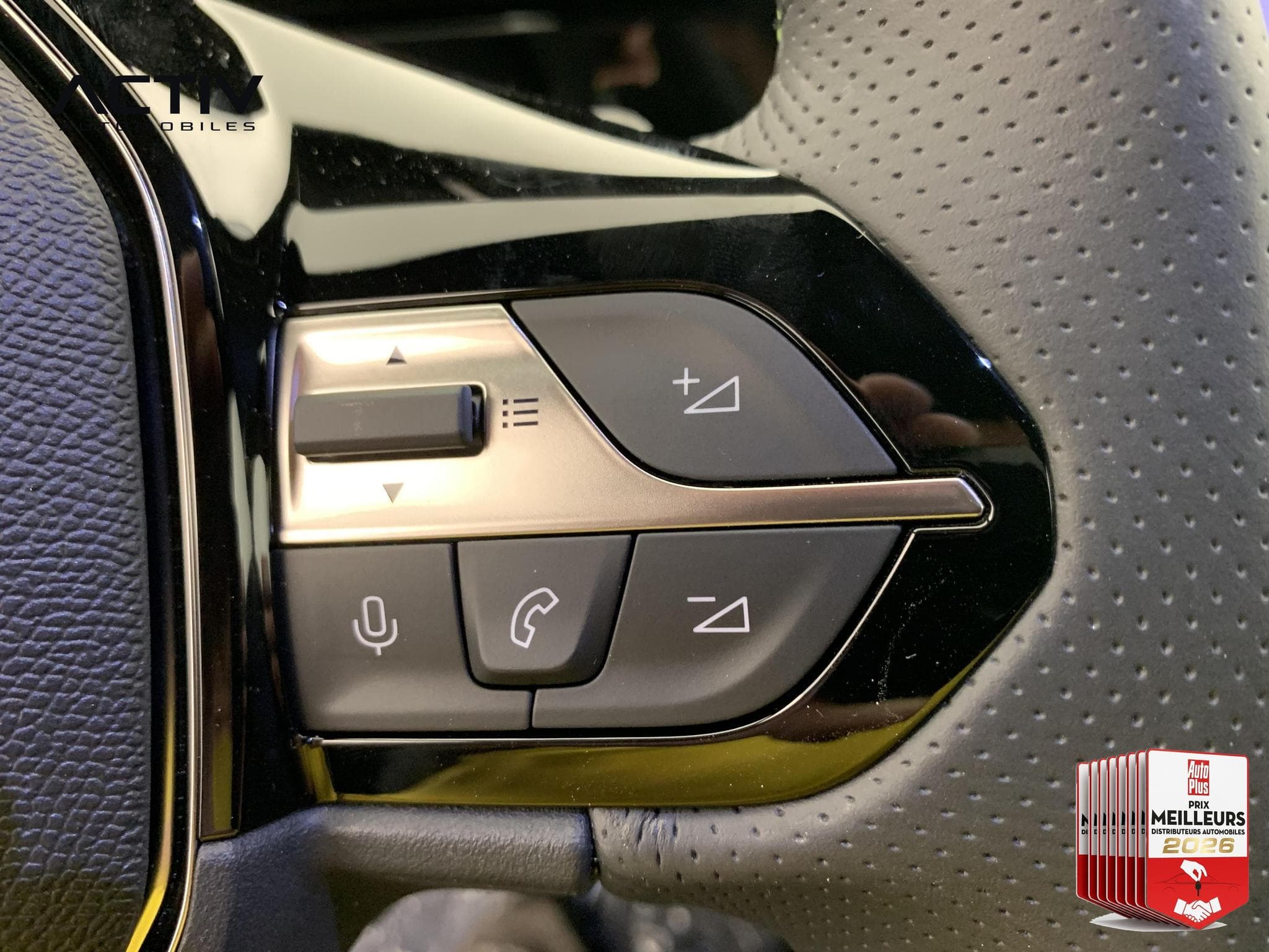 Peugeot 308 Hybrid 145 e-DCS6 GT (2026) - Photo 18