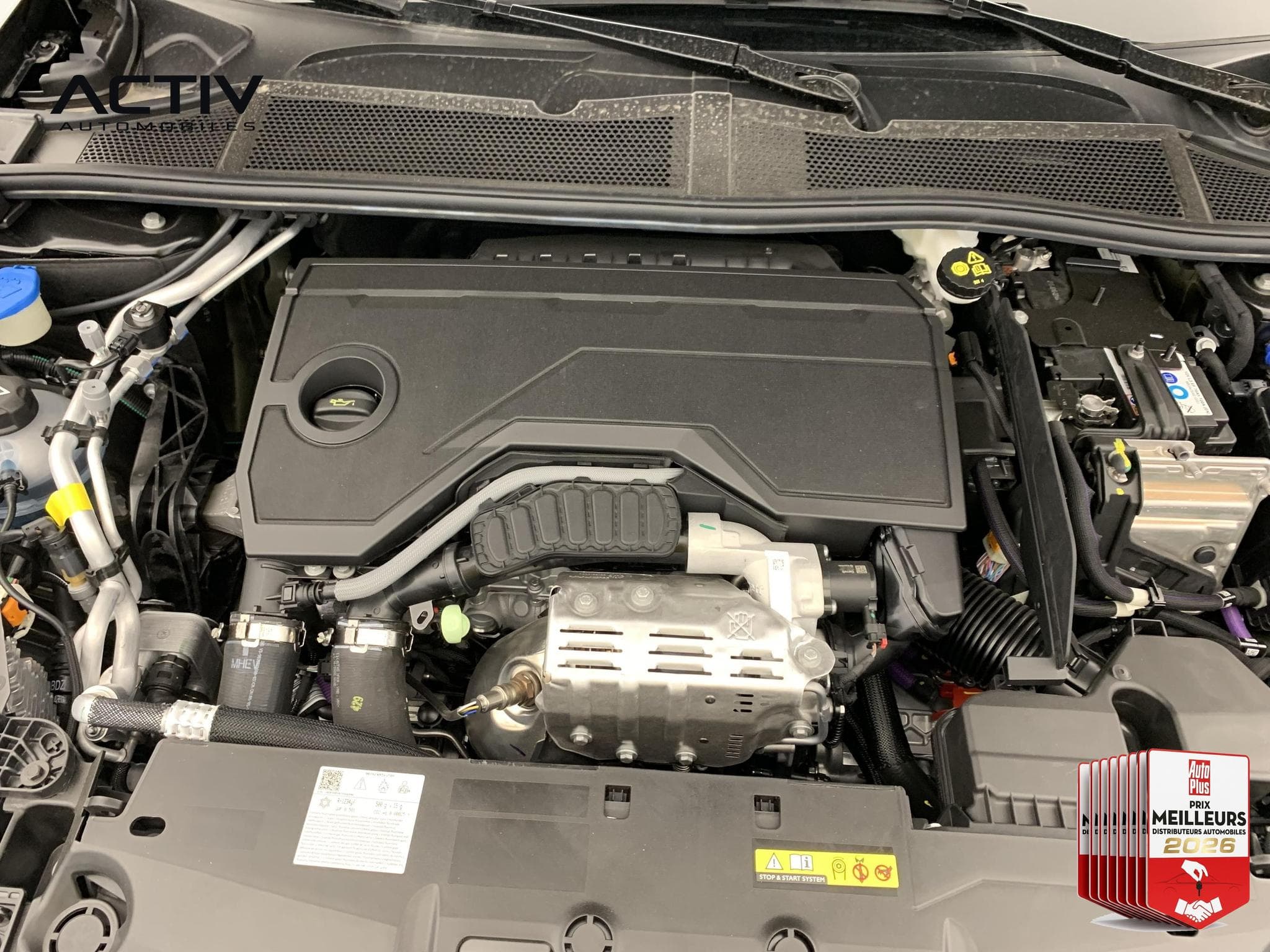 Peugeot 308 Hybrid 145 e-DCS6 GT (2026) - Photo 23