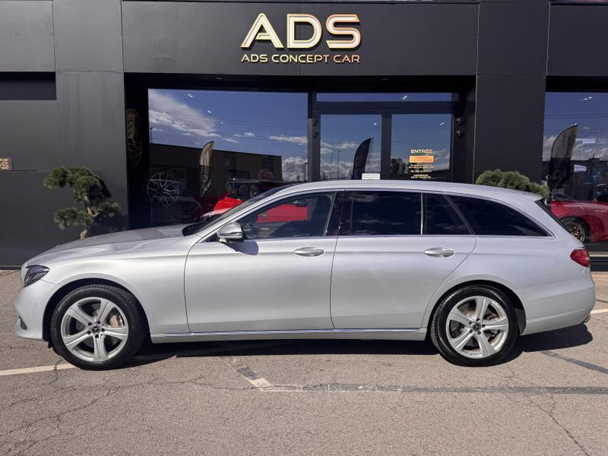 Mercedes E 400 Avantgarde V6 Biturbo 3.5L 333ch/Attelage/Sièges électriques (2017) - Photo 4
