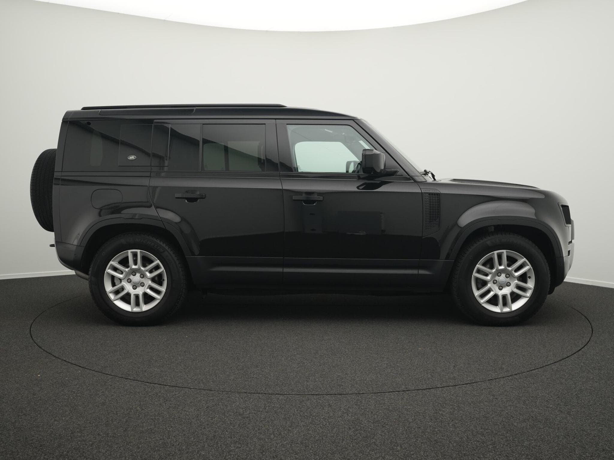 Land-Rover Defender 110 3.0 D250 Mild-Hybrid S (2024) - Photo 5