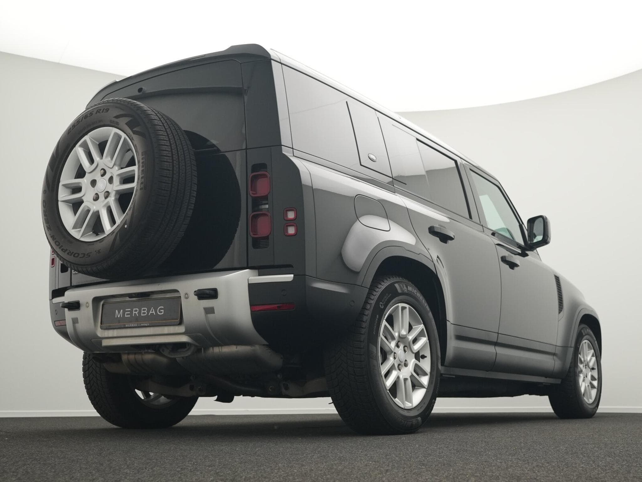Land-Rover Defender 110 3.0 D250 Mild-Hybrid S (2024) - Photo 11