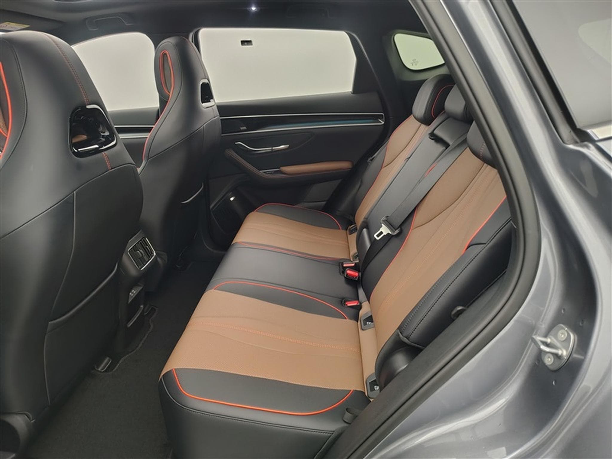 BYD Seal U 1.5 Turbo PHEV AWD Design (2026) - Photo 13