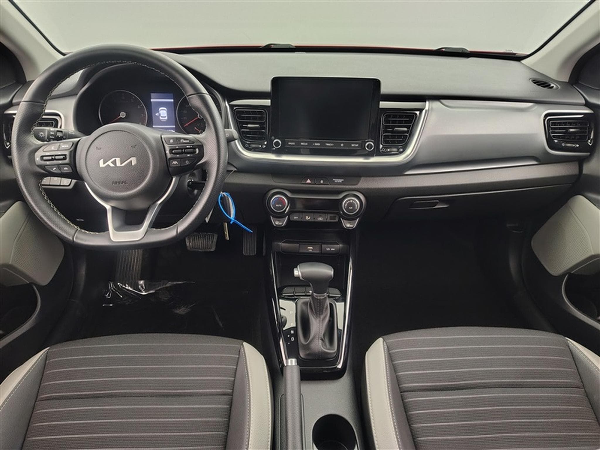 Kia Stonic 1.0 T Pure ISG DCT (2024) - Photo 8