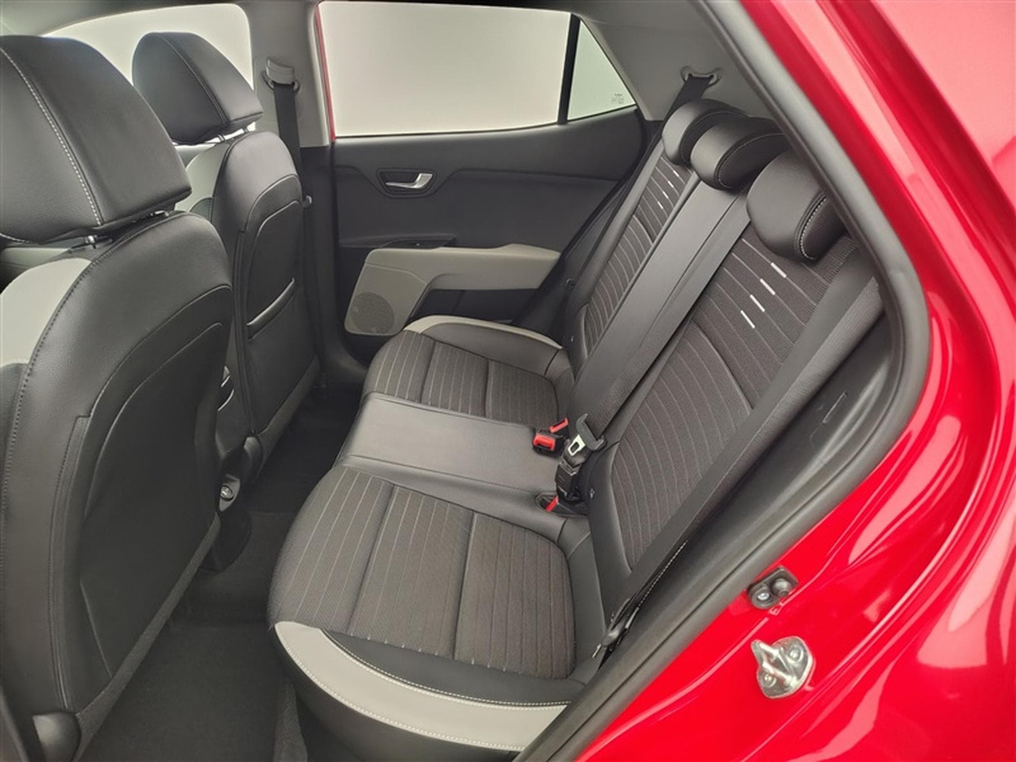 Kia Stonic 1.0 T Pure ISG DCT (2024) - Photo 13