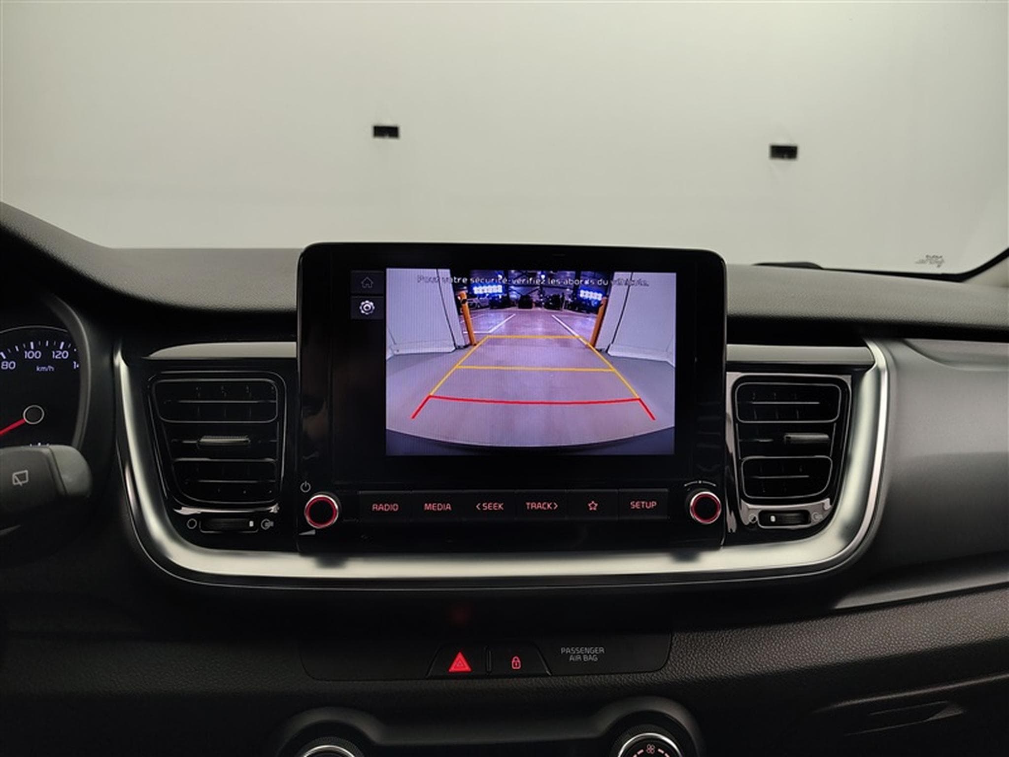 Kia Stonic 1.0 T Pure ISG DCT (2024) - Photo 17