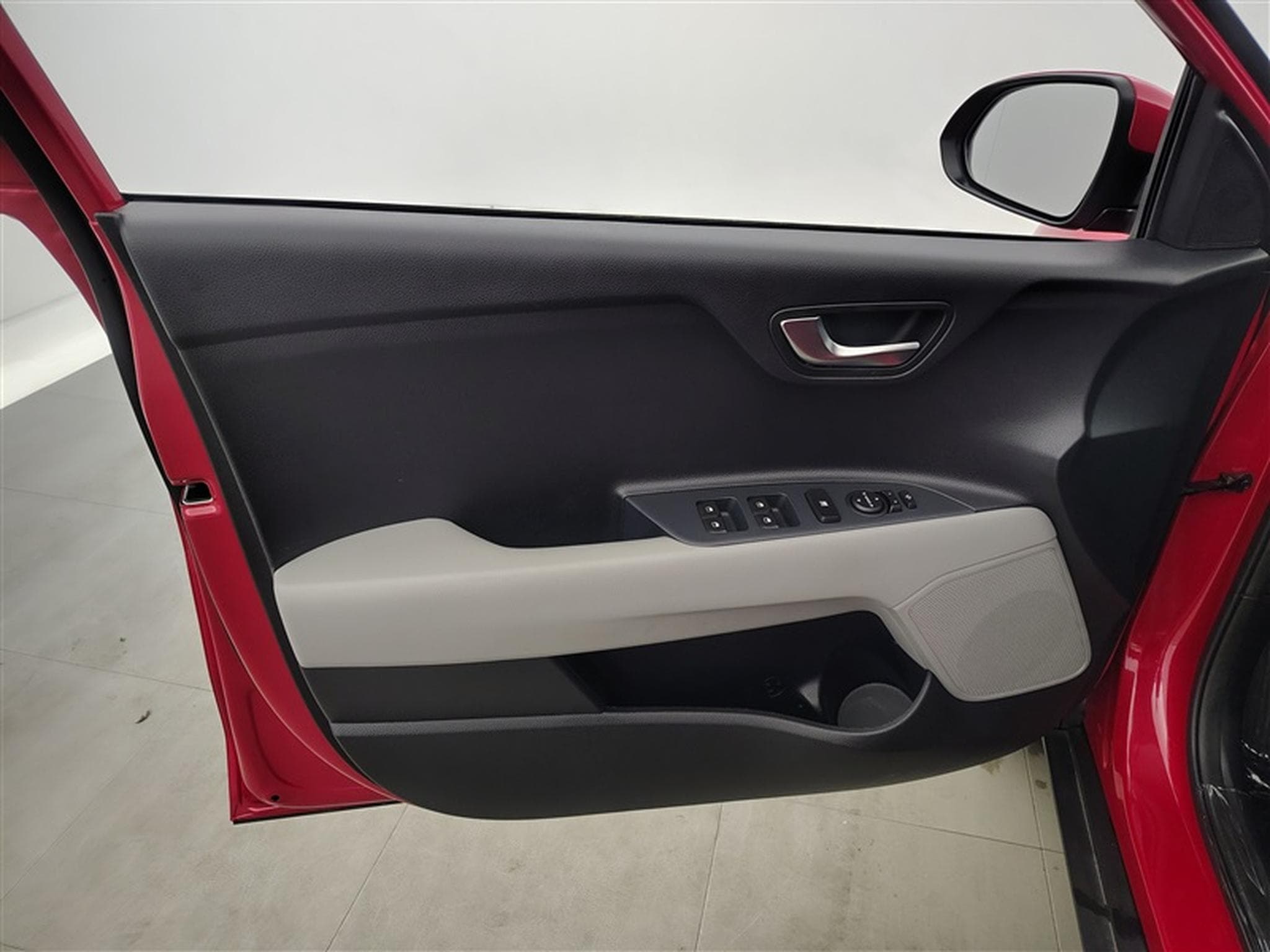 Kia Stonic 1.0 T Pure ISG DCT (2024) - Photo 16