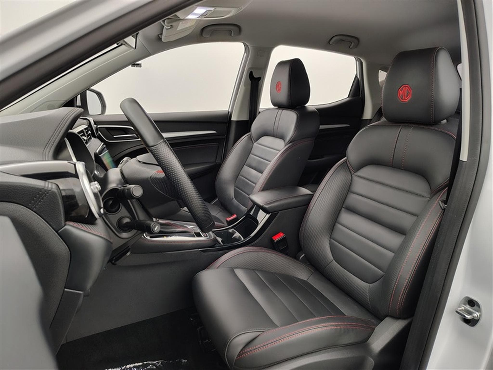 MG ZS 1.0 T-GDi Luxury AT (2024) - Photo 6