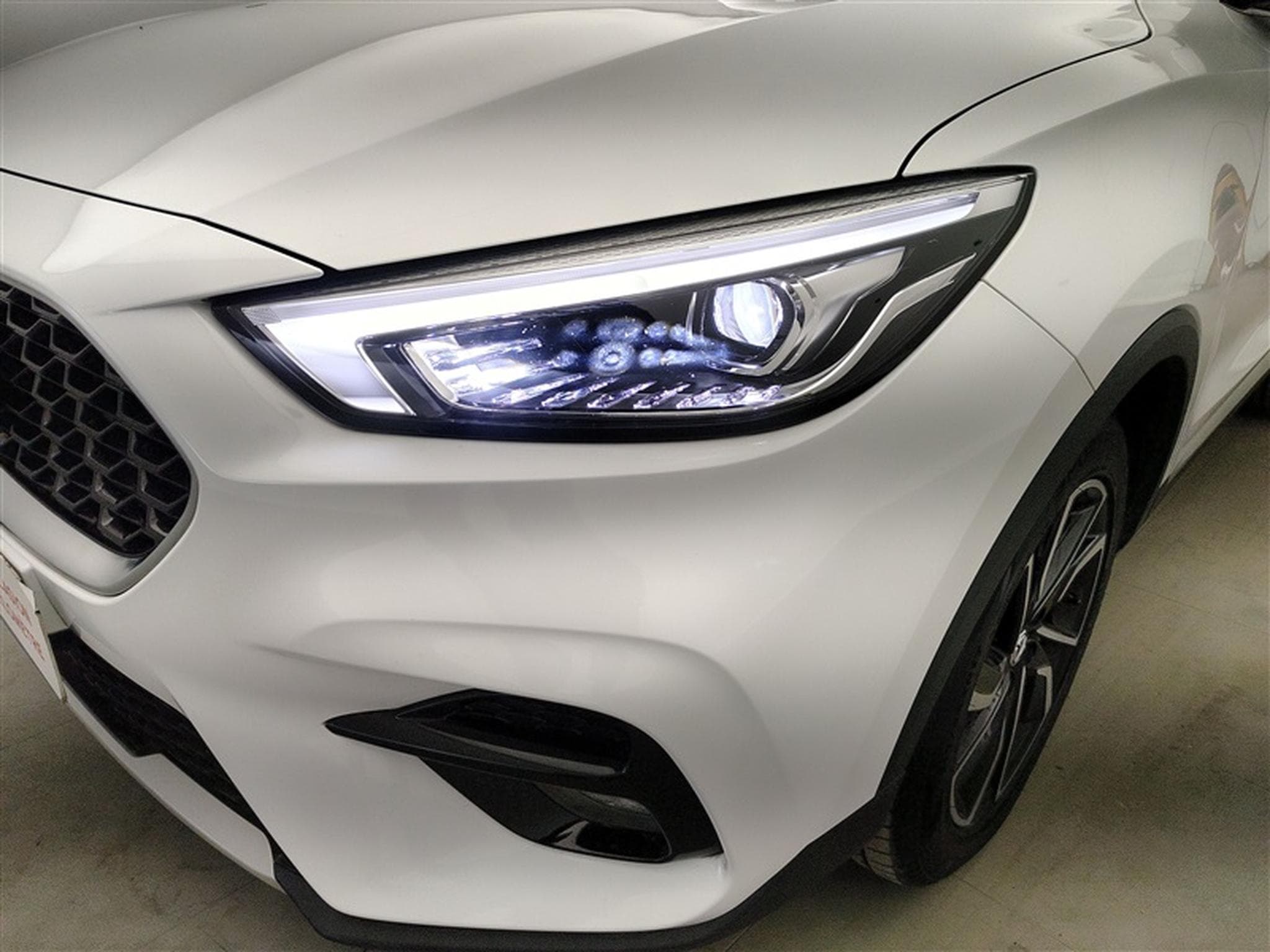 MG ZS 1.0 T-GDi Luxury AT (2024) - Photo 14