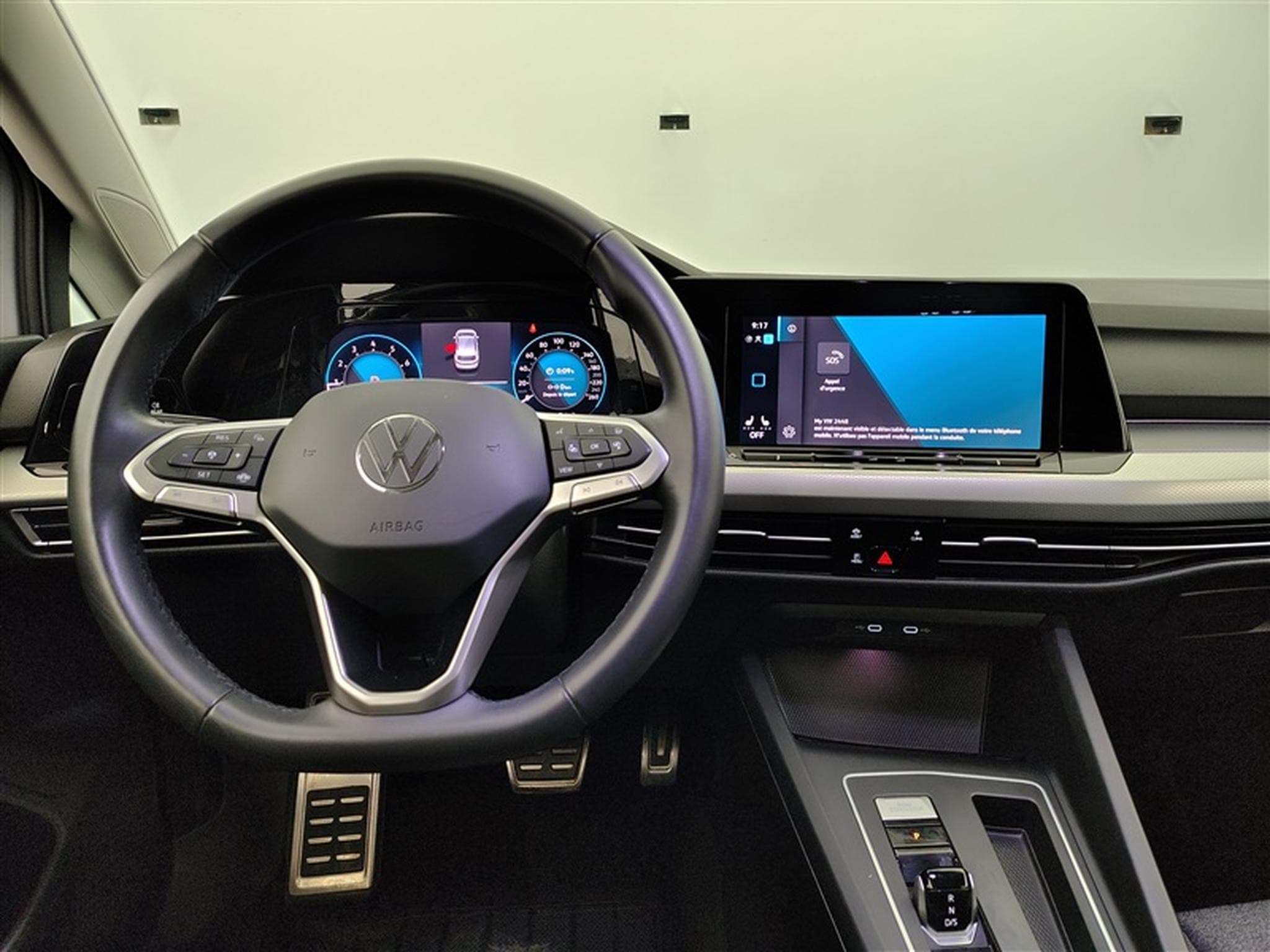 VW Golf 1.0 eTSI Move OPF DSG (2023) - Photo 9