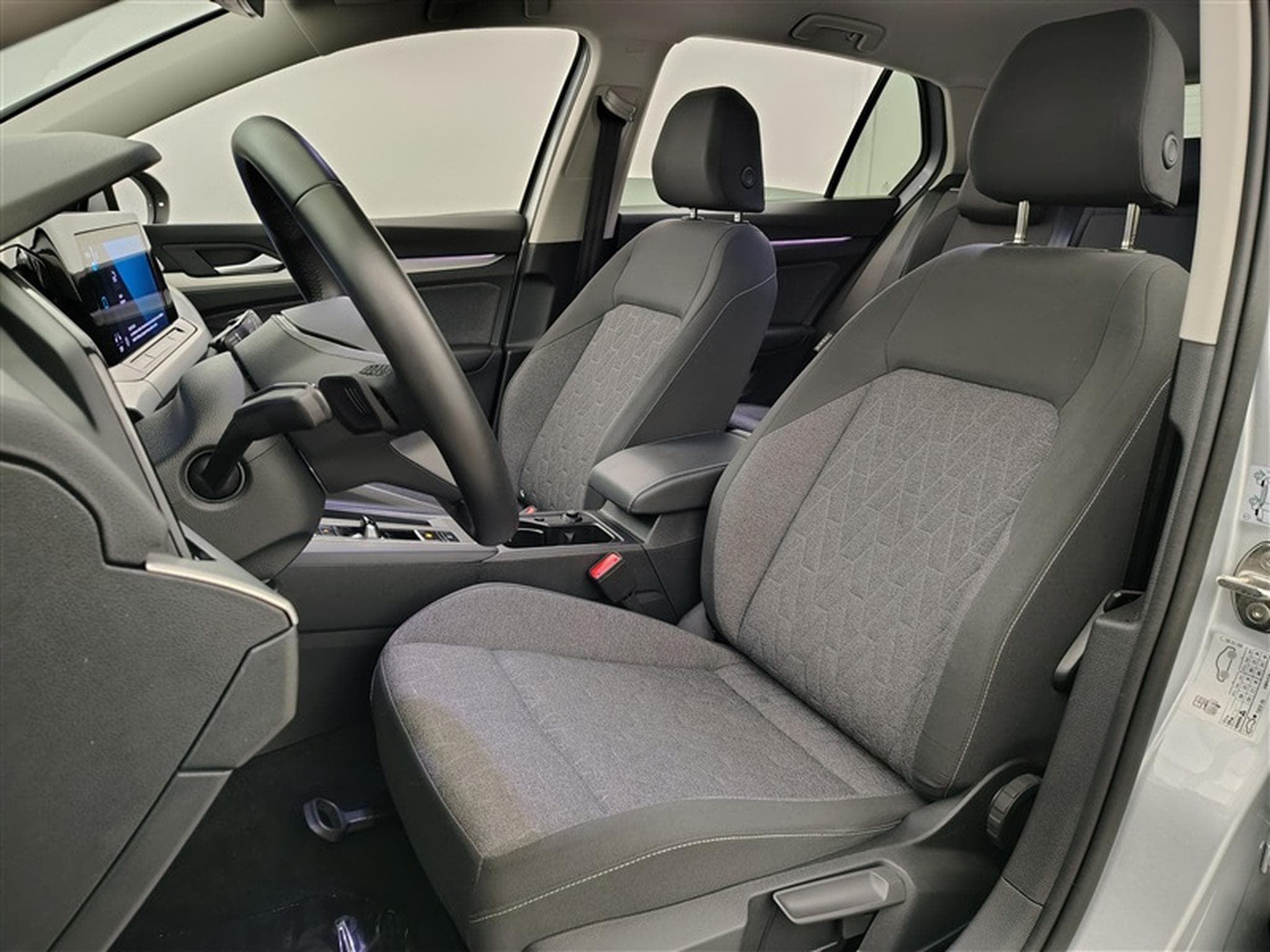 VW Golf 1.0 eTSI Move OPF DSG (2023) - Photo 7