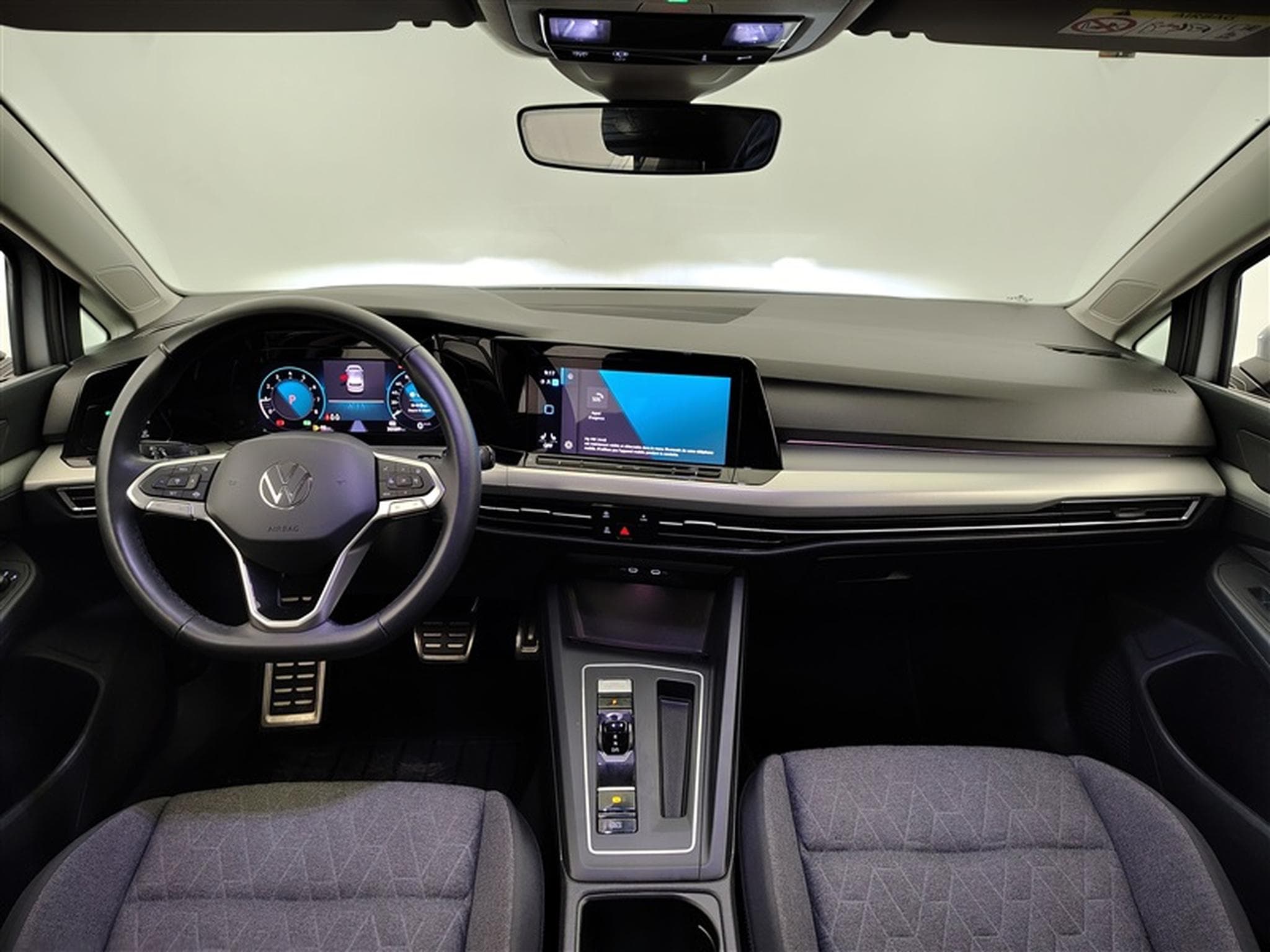 VW Golf 1.0 eTSI Move OPF DSG (2023) - Photo 8