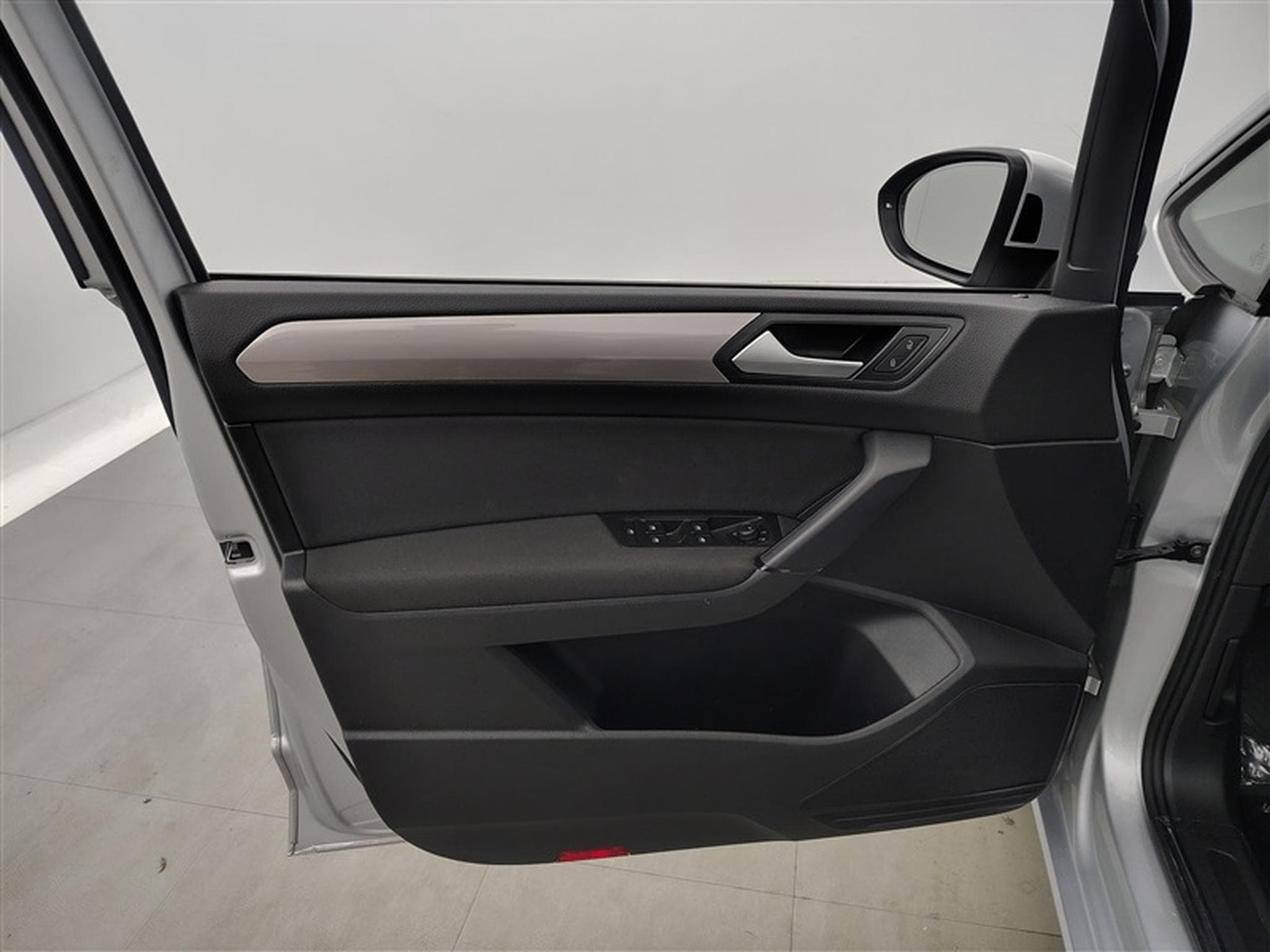 VW Touran 2.0 TDi SCR Trendline 7PL/NAVI/TO PANO/PDC AV AR (2022) - Photo 16