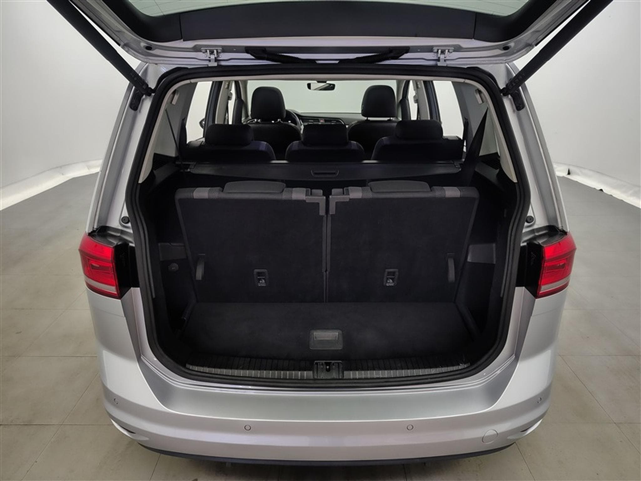 VW Touran 2.0 TDi SCR Trendline 7PL/NAVI/TO PANO/PDC AV AR (2022) - Photo 14